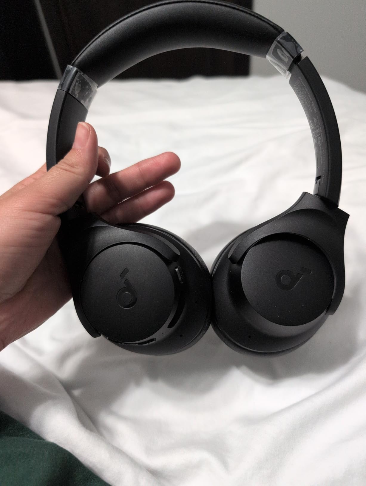 Soundcore by Anker Q20i Hybrid Active Noise Cancelling Headphones, Wireless Over-Ear Bluetooth, 40H Long ANC Playtime, Hi-Res Audio, Big Bass, Customize via an App, Transparency Mode (White) - Customer Photo 4