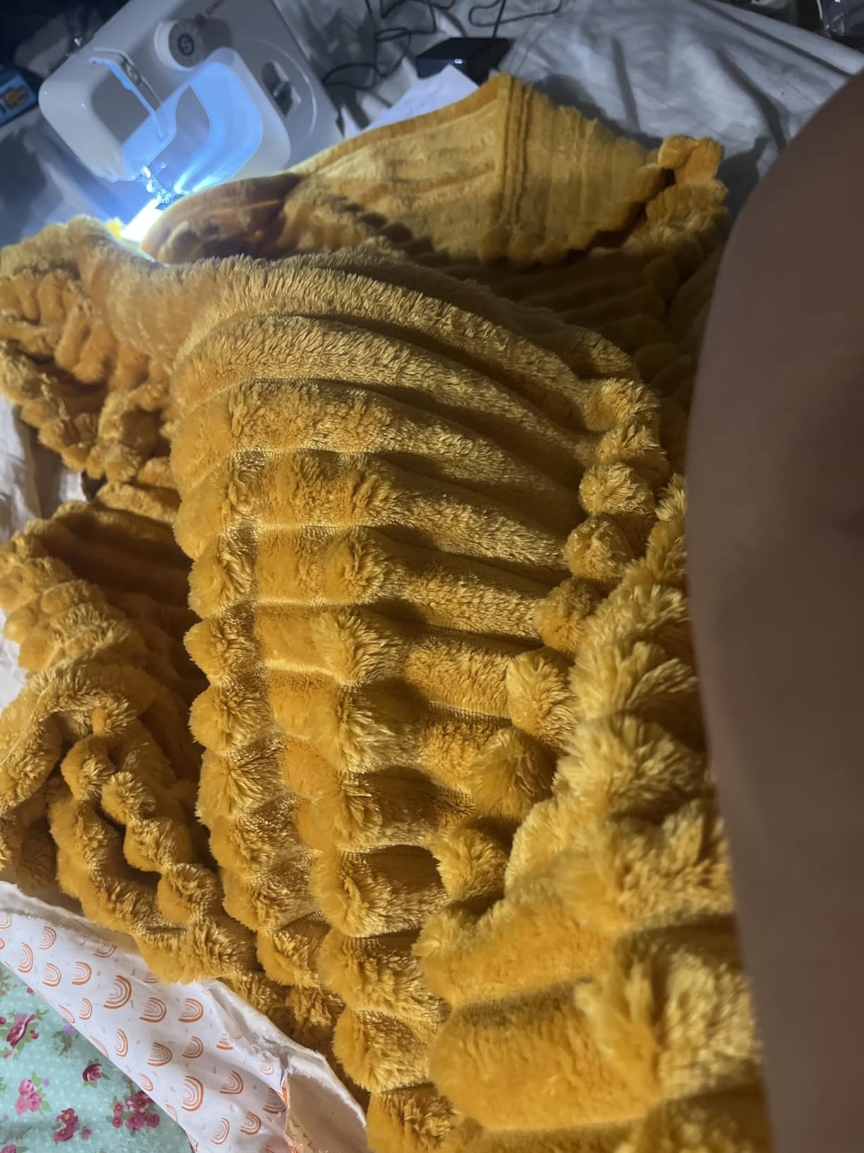 BEDELITE Fleece Throw Blanket for Couch - 300GSM Soft & Warm Fluffy Black Blanket, Decorative and Giftable Striped Blankets for Women, Men, 50