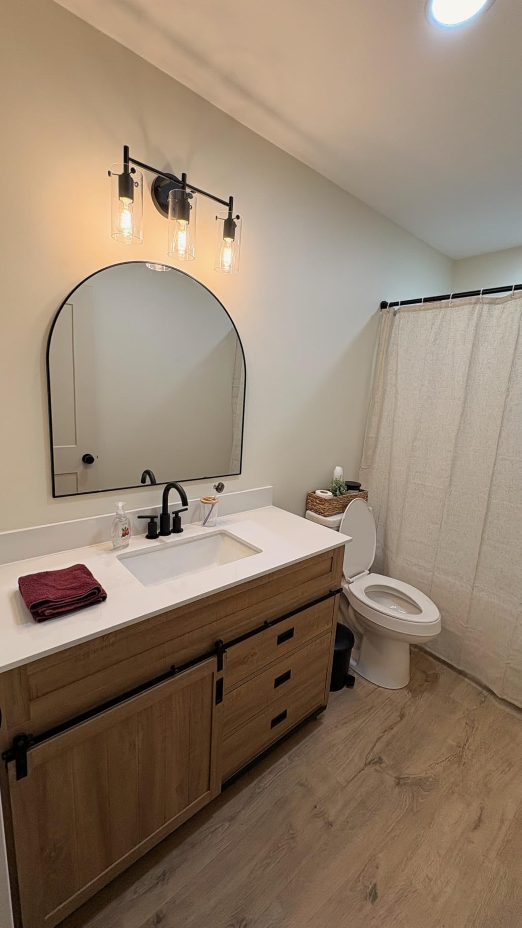 VooBang Arched Wall Mirror, 24 x 36 inch Arch Bathroom Mirror, Wall Mounted Vanity Mirror with Arch Metal Frame, Modern Bathroom Vanity Mirror for Bedroom, Living Room, Hanging or Leaning, Black Customer Review VooBang Arched Wall Mirror, 24 x 36 inch Arch Bathroom Mirror, Wall Mounted Vanity Mirror with Arch Metal Frame, Modern Bathroom Vanity Mirror for Bedroom, Living Room, Hanging or Leaning, Black - Customer Photo 2