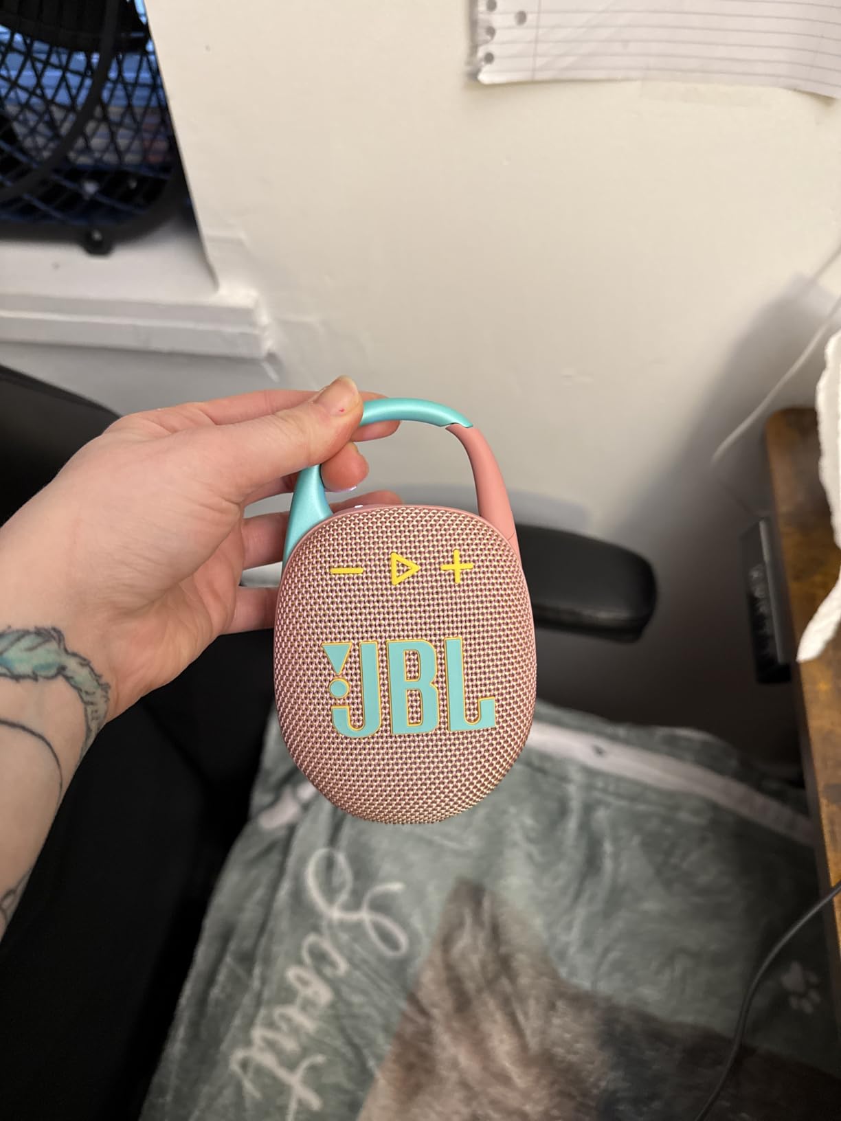 JBL Clip 5 - Ultra-Portable, Waterproof & Dustproof Bluetooth Speaker, Big Pro Sound with Punchy bass, Integrated Carabiner, Up to 12 Hours of Play, Made in Part with Recycled Materials (Black) - Customer Photo 4