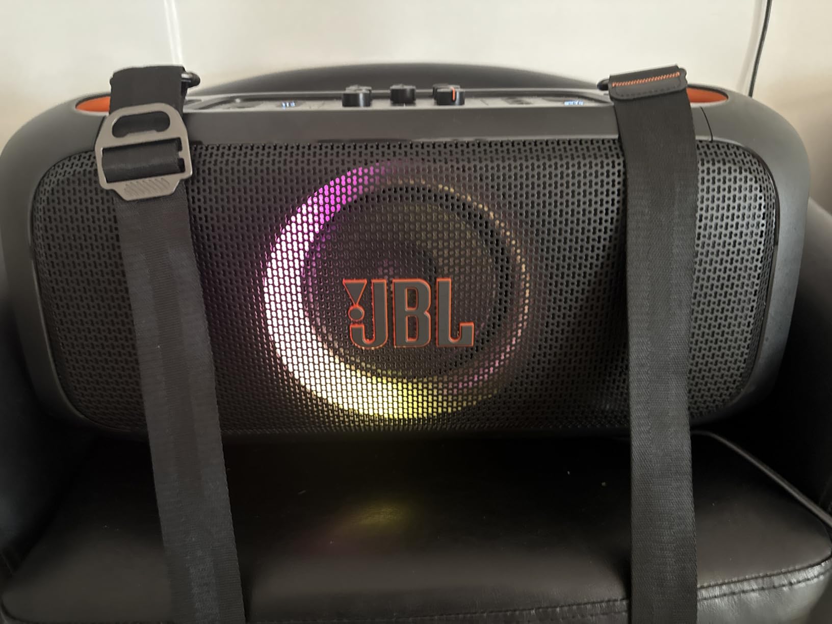 JBL PartyBox On-The-Go Essential - Portable Party Speaker with Built-in Lights and Wireless mic, Amazing Pro Sound, IPX4 splashproof Protection, 6 Hours of Playtime, Convenient Shoulder Strap - Customer Photo 1