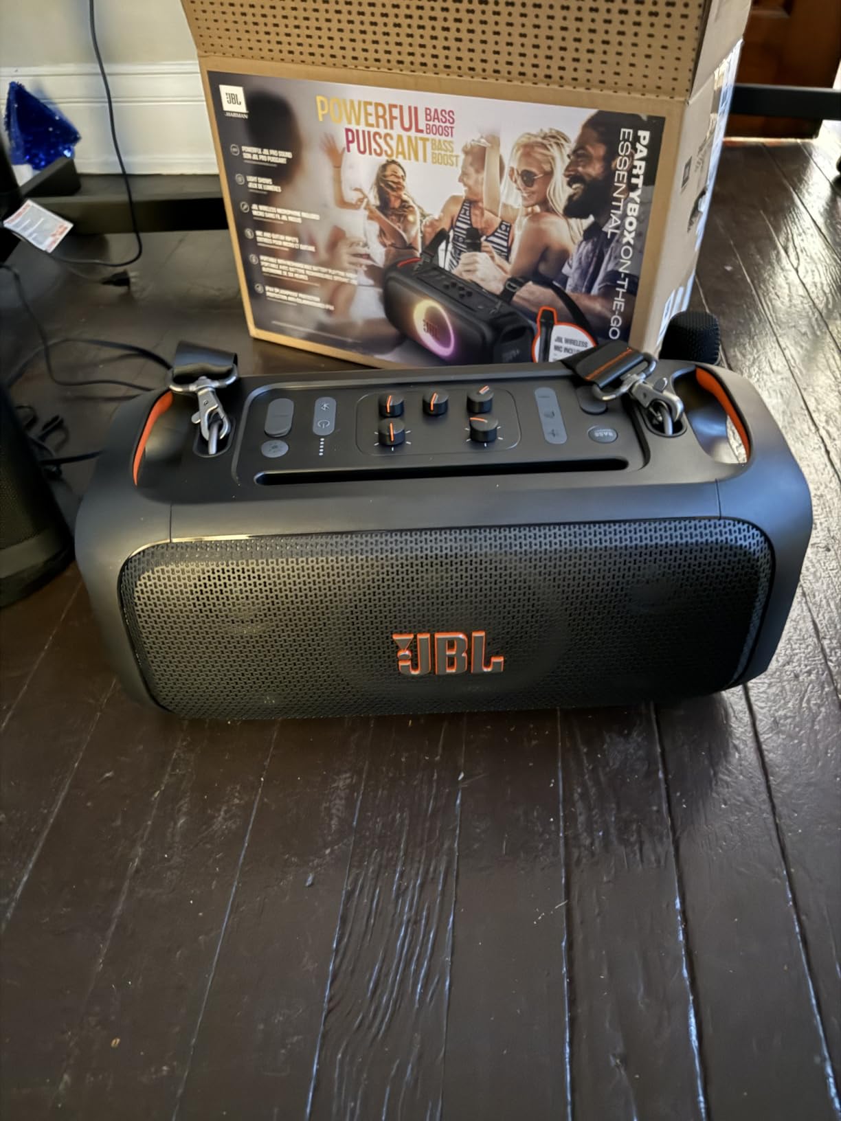 JBL PartyBox On-The-Go Essential - Portable Party Speaker with Built-in Lights and Wireless mic, Amazing Pro Sound, IPX4 splashproof Protection, 6 Hours of Playtime, Convenient Shoulder Strap - Customer Photo 2