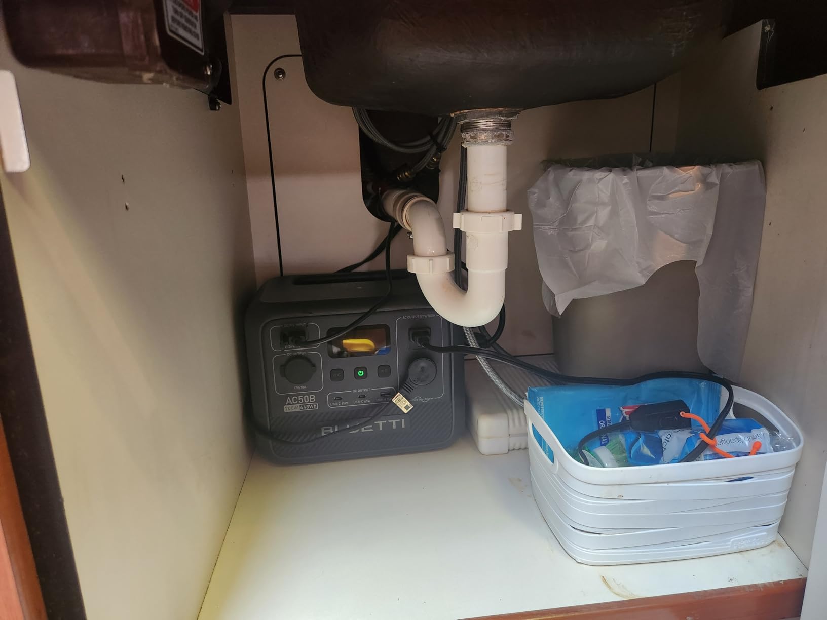 BLUETTI AC50B Portable Power Station, 448Wh Solar Generator LiFePO4 Battery Backup w/ 2 700W AC Outlets (Power Lifting 1000W), 0-80% in 45 Min, for Camping, Road Trip, Outage (Solar Panel Optional) - Customer Photo 2