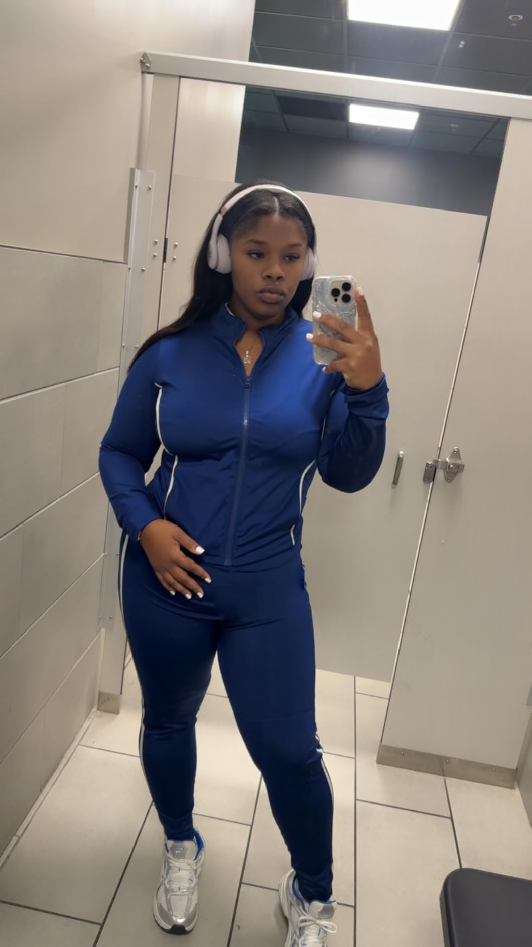 Beats Solo 4 - Wireless On-Ear Bluetooth Headphones, Up to 50-Hour Battery Life, Ultra-Lightweight Comfort, Powerful and Balanced Sound, Apple & Android Compatible - Matte Black Customer Review Beats Solo 4 - Wireless On-Ear Bluetooth Headphones, Up to 50-Hour Battery Life, Ultra-Lightweight Comfort, Powerful and Balanced Sound, Apple & Android Compatible - Matte Black - Customer Photo 2