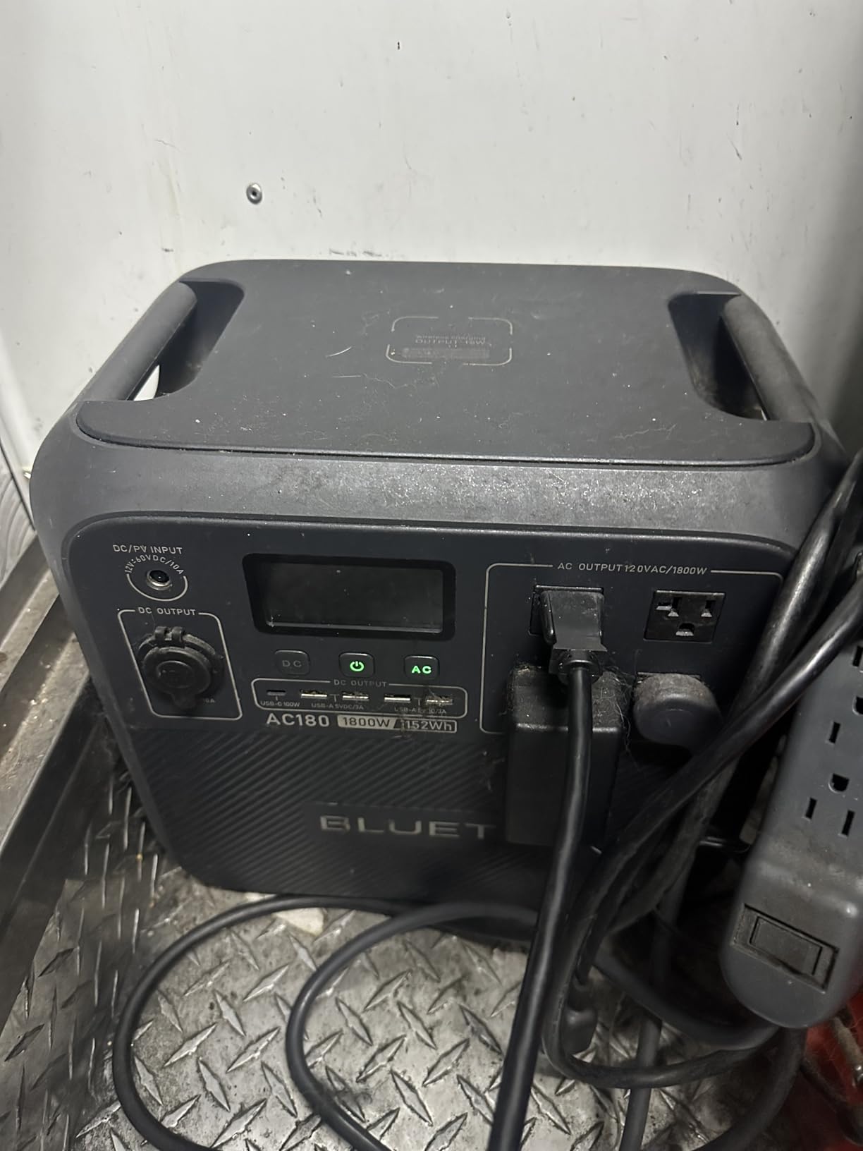 BLUETTI AC200PL Portable Power Station, 2304Wh Solar Generator, Expandable to 8448Wh w/ 4 2400W AC Outlets (3600W Power Lifting), 30A TT30 Output, LiFePO4 Battery Backup for RV, Camping, Home Use - Customer Photo 3