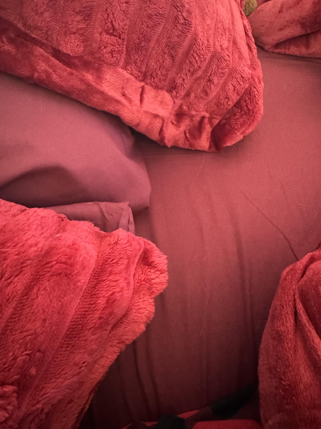 Bedsure Fluffy Comforter Set Queen - Super Soft Faux Fur Bed Set Black, All Seasons Warm Plush Fleece Bedding, 3 Pieces, 1 Shaggy Fuzzy Queen Size Comforter with 2 Pillowcases - Customer Photo 4