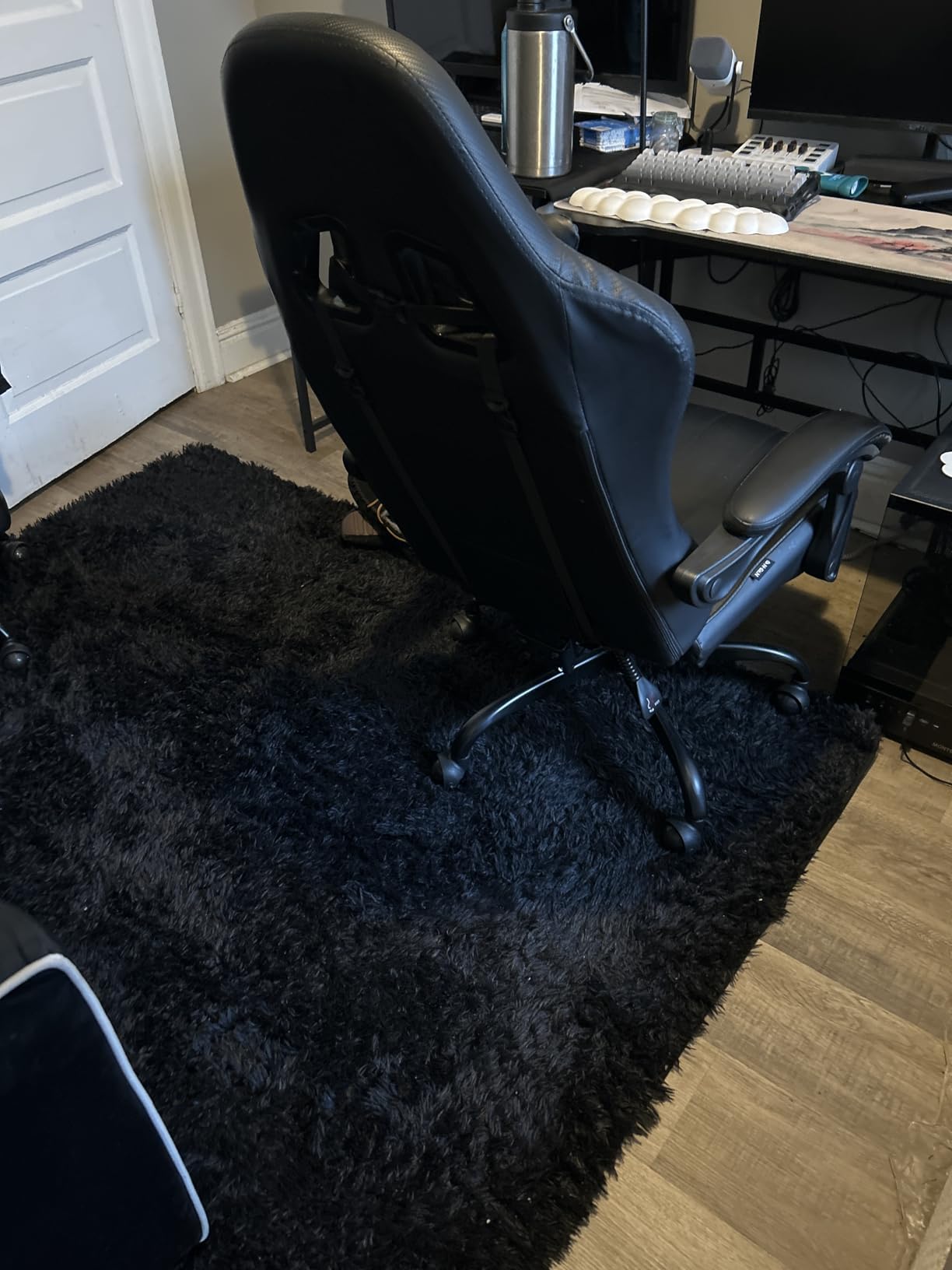 FinRéc Soft Black Area Rugs for Bedroom Living Room, 4x6 Feet Modern Indoor Fluffy Shaggy Rug, Non-Slip Fuzzy Furry Rug for Nursery Kids Room Dorm Room Home Decor, High Pile Plush Floor Carpet - Customer Photo 2