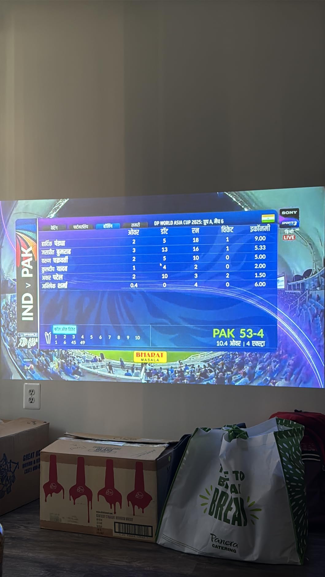 High Brightness 4K Full HD Projector with WiFi and Bluetooth, HAPPRUN Movie Home Theater with Auto Focus, 300'' Display for Indoor/Outdoor, Smart Proyector Compatible with Phone/TV Stick/PC/PS5 - Customer Photo 3