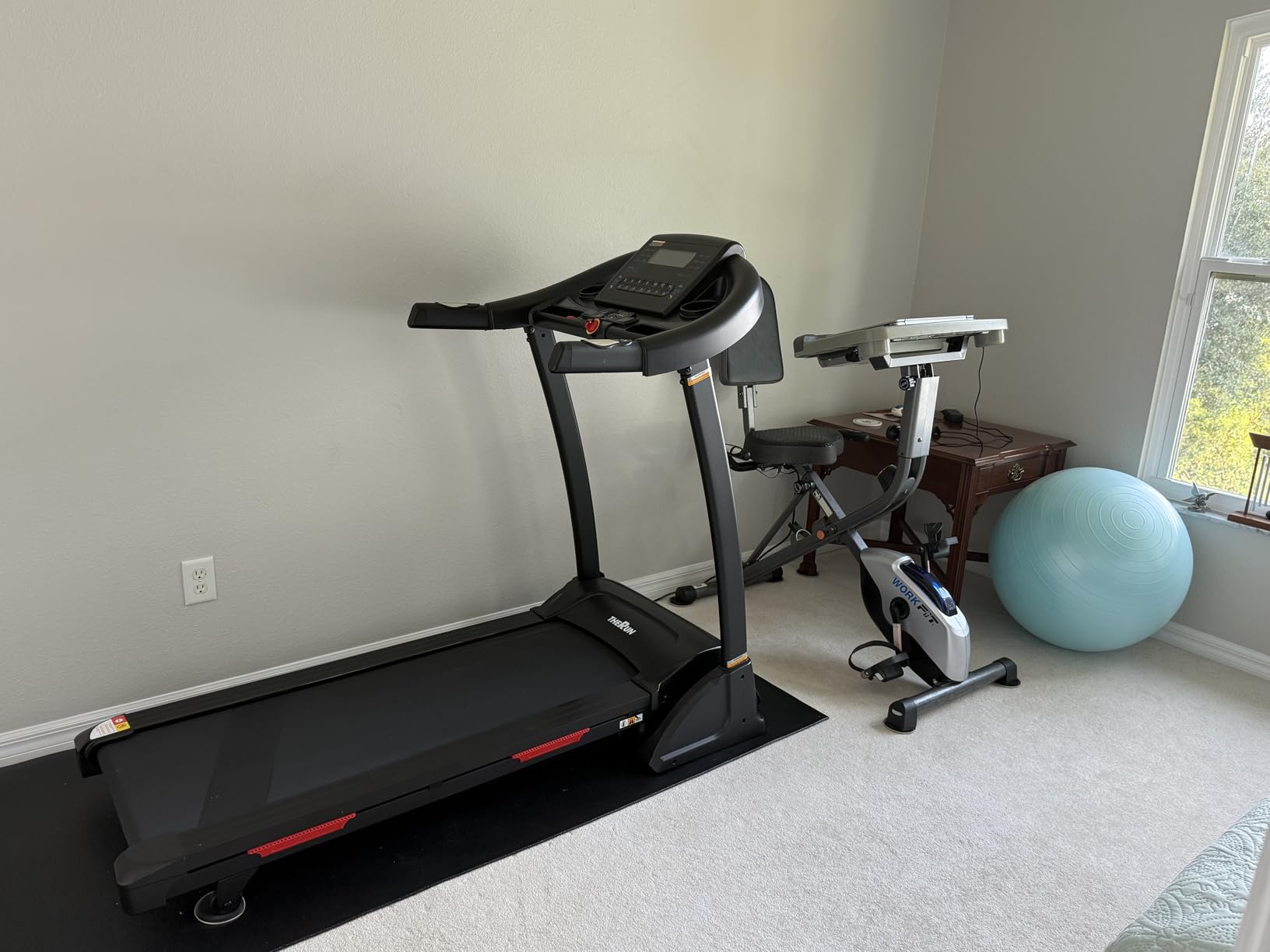 THERUN Incline Treadmill for Running and Walking, 300 lbs Weight Capacity Folding Treadmill with 0-15% Auto Incline, Wide Belt, 3.5HP, App, Heart Rate, Black Red - Customer Photo 4