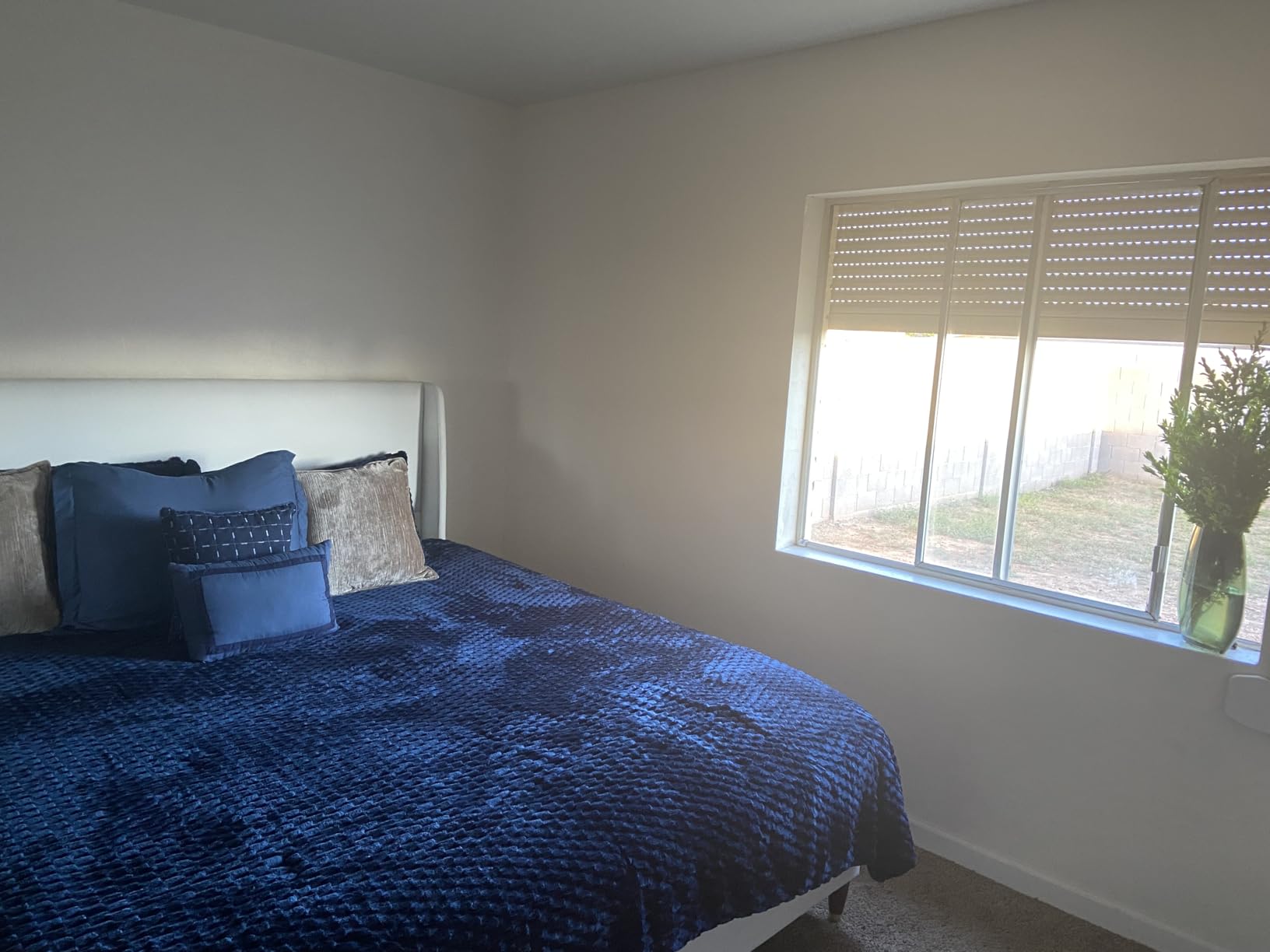 BEDELITE Fluffy Queen Comforter Set - Black Fleece Soft Comforter for Queen Size Bed, Luxury Warm Bedding Set for Winter, Fuzzy Bed Set 3 Pieces (1 Comforter, 2 Pillowcases) - Customer Photo 2