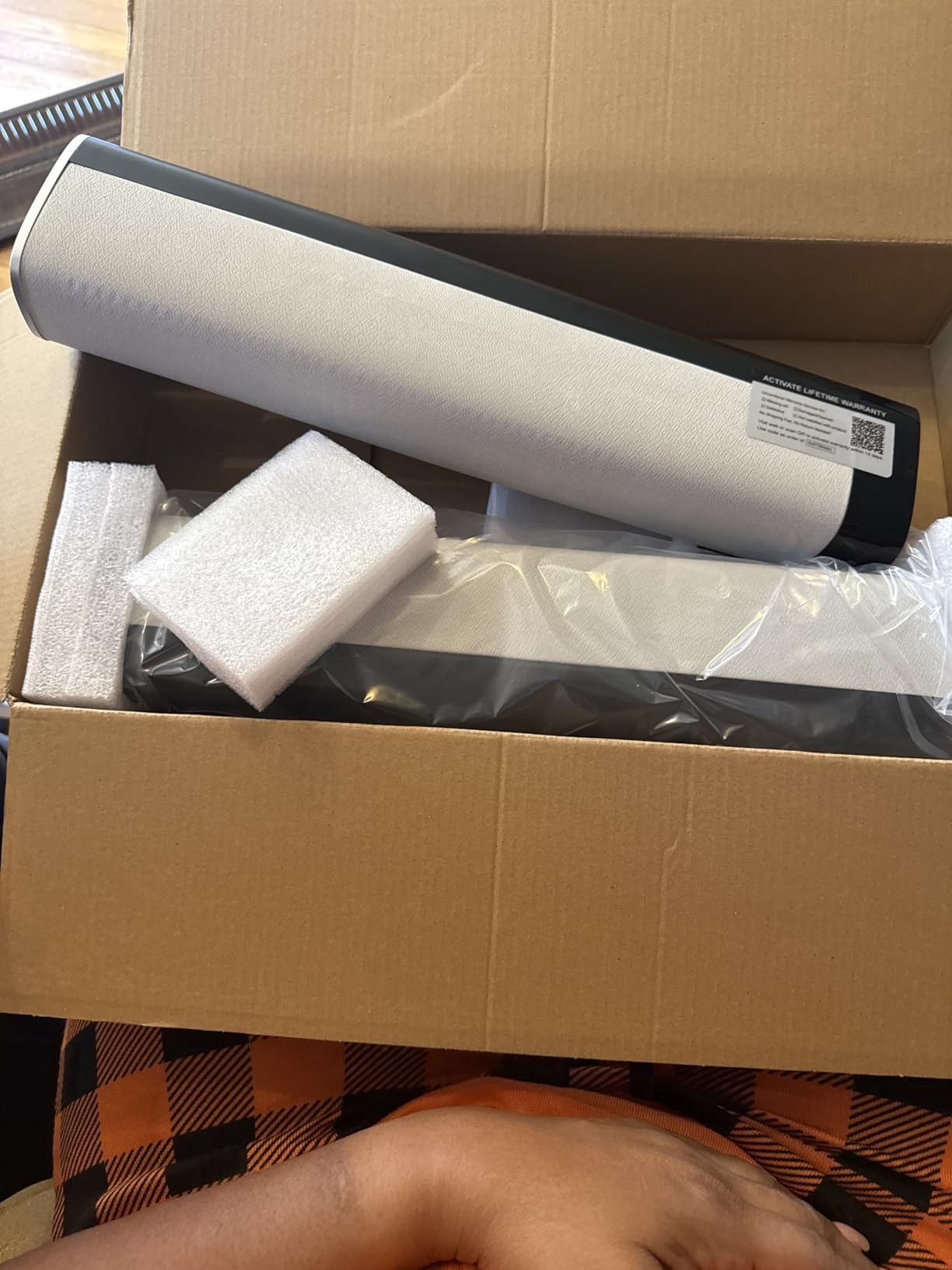 Sound Bar for Smart TV, 80W Soundbar with Bluetooth/ARC/Opt/AUX Connect, Dynamic Volume Boost, 3 Equalizer Modes, 2 in 1 Detachable Soundbar for TV/PC/Gaming/Projectors - Customer Photo 1