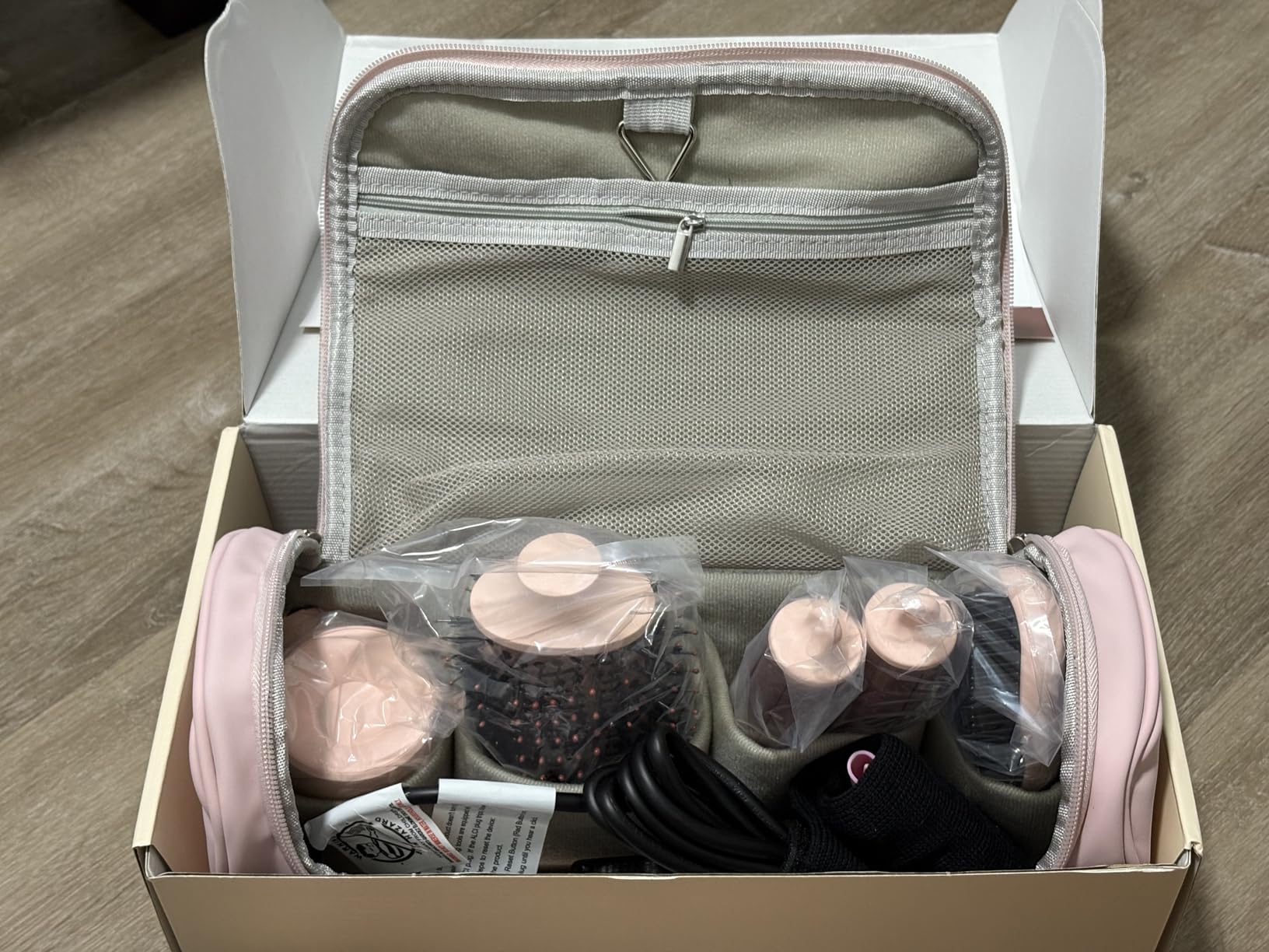 Dual Voltage Hot Air Styler Wrap - 5 in 1 Hair Dryer Brush with Fast Drying Blow Dryer, Styling, Straightening & Volumizing with Travel Bag (100V–240V) - Customer Photo 4