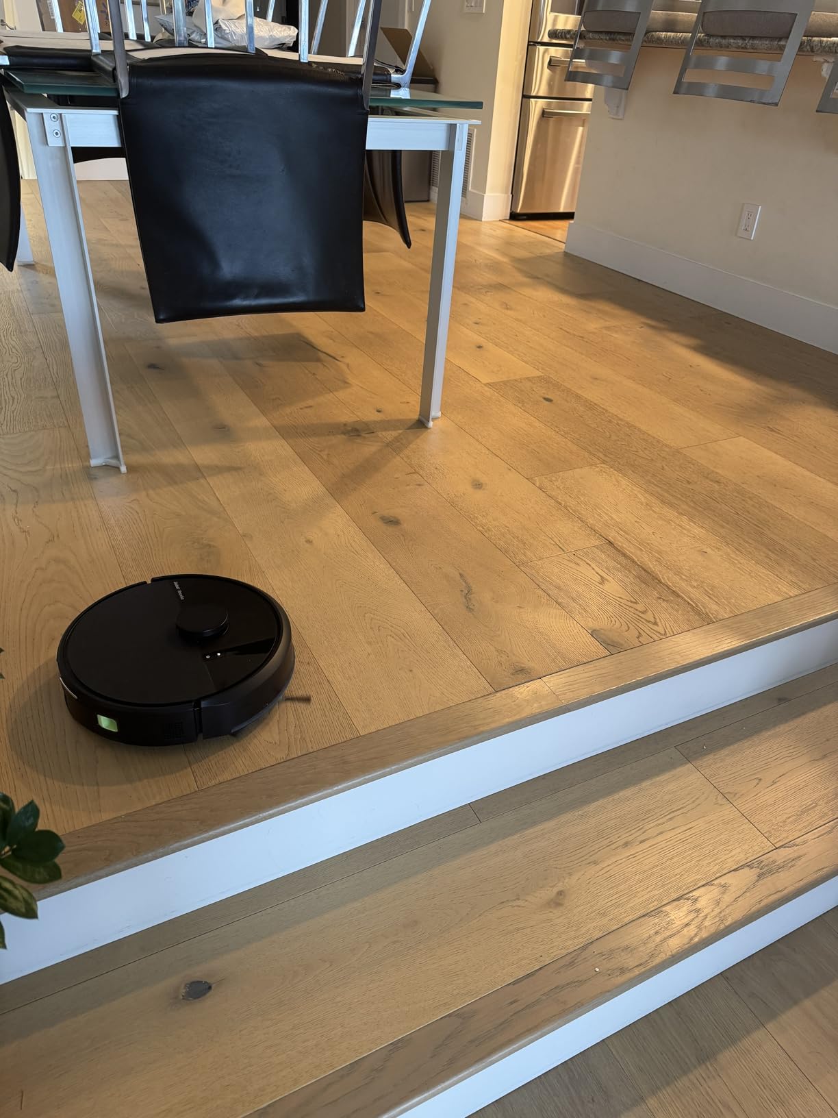 iRobot Roomba 105 Vac Robot Vacuum with AutoEmpty Dock - Self-Empties for 75 Days, Easy to use, Intense Power-Lifting Suction, LiDAR Navigation, Multi-Surface Cleaning, Cleans in Neat Rows - Customer Photo 2