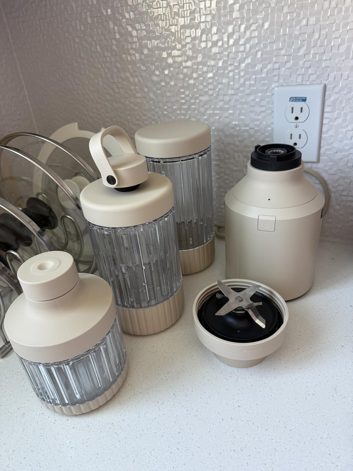 Beast Mega 1200 | Premium Countertop Blender | Smoothies, Shakes, Sauces, Dips, Soups | Blends Ice and Frozen Fruit | Includes Extra Lids and Straw System | 1200W | (Carbon Black, 120V) - Customer Photo 1