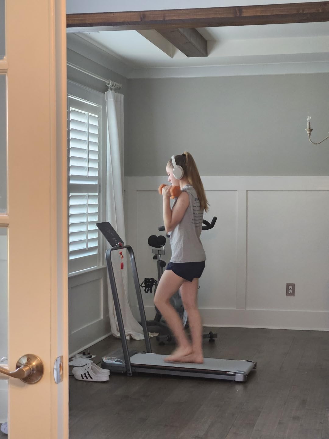 Foldable Treadmill with 10% Incline, 3.5HP Low Noise Walking Pad Treadmill with Handle Bar, Trisomy 4 in 1 Portable Under Desk Treadmills for Home/Office, 350 Lbs Capacity, APP & Remote Control - Customer Photo 2