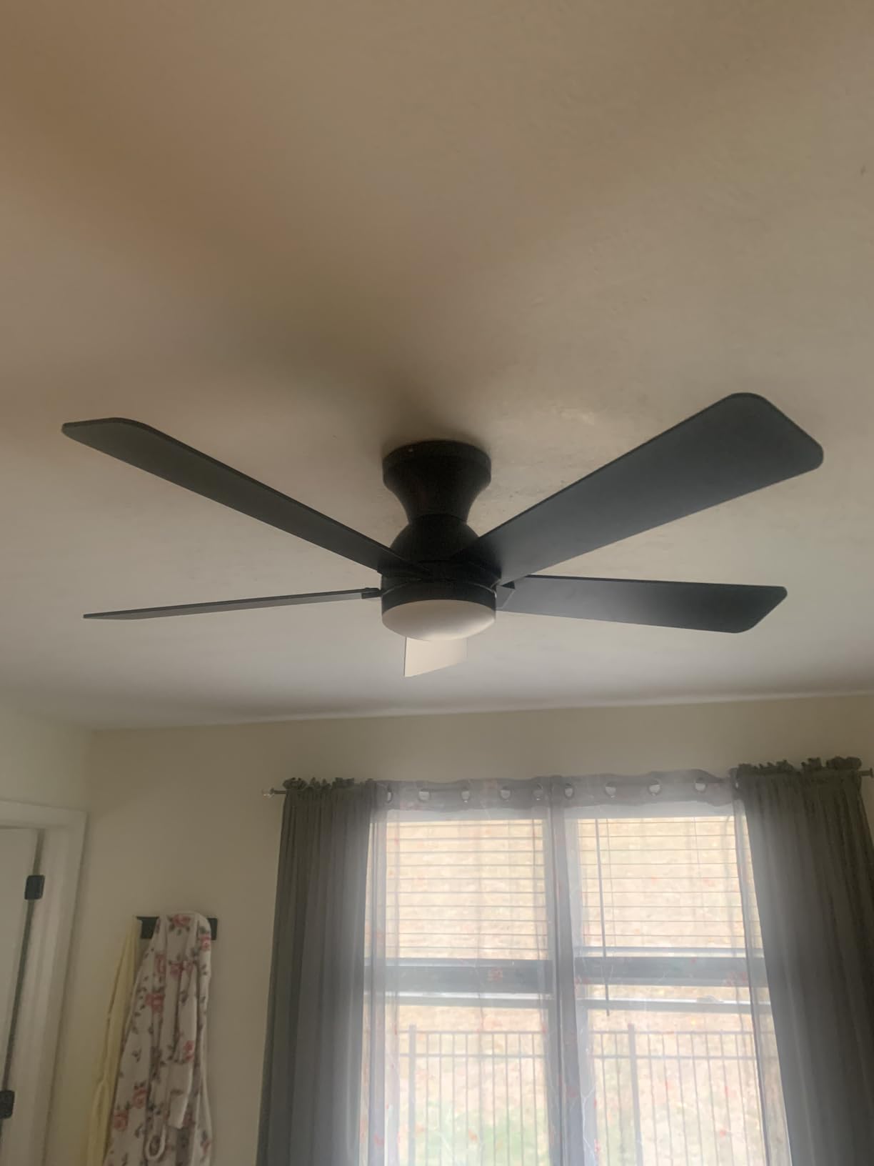 Ceiling Fans with Lights, 52 Inch Low Profile Ceiling Fan with Light and Remote Control, Flush Mount, Reversible, 3CCT, Dimmable LED, Quiet, Black Ceiling Fan for Bedroom, Living Room - Customer Photo 1