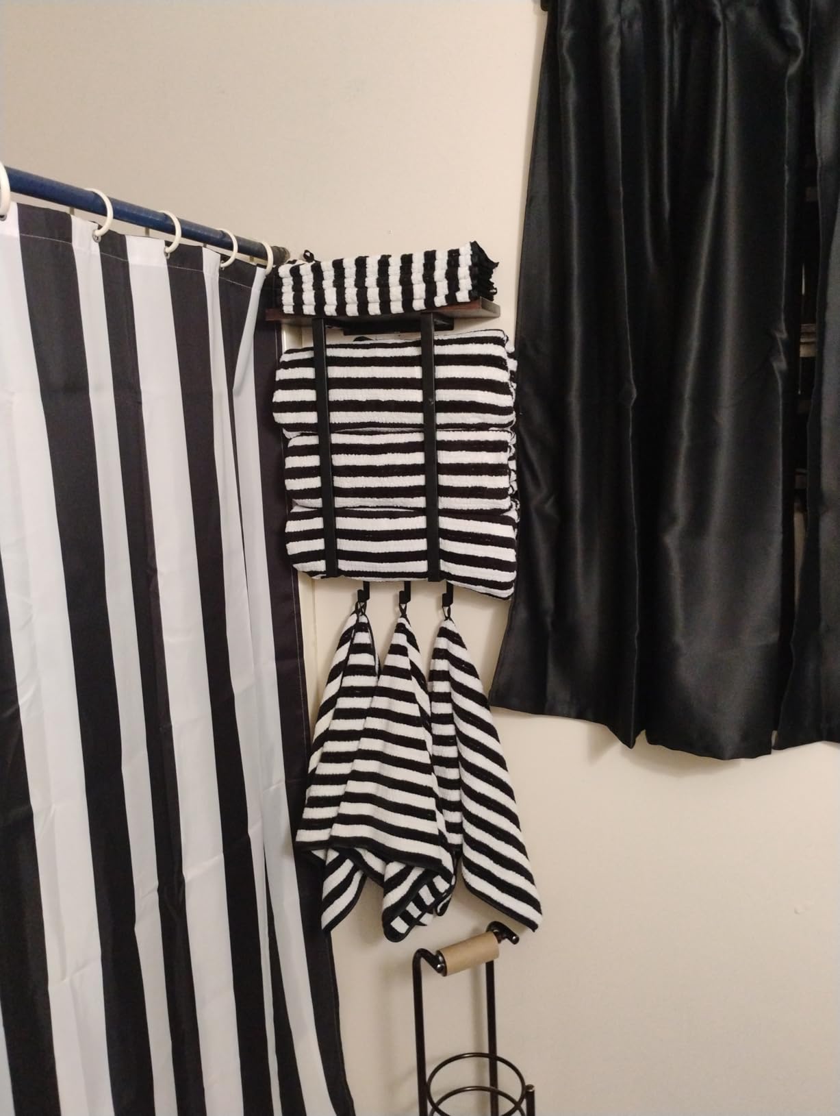 18-Piece Microfiber Bath Towels Set - 6 Bath Sheet, 6 Hand Towels, 6 Washcloths, Soft, Highly Absorbent Bathroom Towel, Quick Dry & Less Lint Shower towel for Bathroom, Hotel, Spa, Dorm-Black White - Customer Photo 1