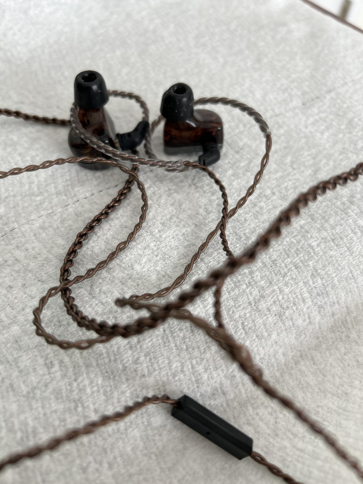 KZ Symphony in-Ear Monitor, 13.2mm Planar+1DD Hybrid Drivers IEM for Gaming, HiFi Bass Noise Isolation Headphones, Clarity Stereo Sound Wired Gaming Earbuds with OFC Silver-Plated Cable Customer Review KZ Symphony in-Ear Monitor, 13.2mm Planar+1DD Hybrid Drivers IEM for Gaming, HiFi Bass Noise Isolation Headphones, Clarity Stereo Sound Wired Gaming Earbuds with OFC Silver-Plated Cable - Customer Photo 1