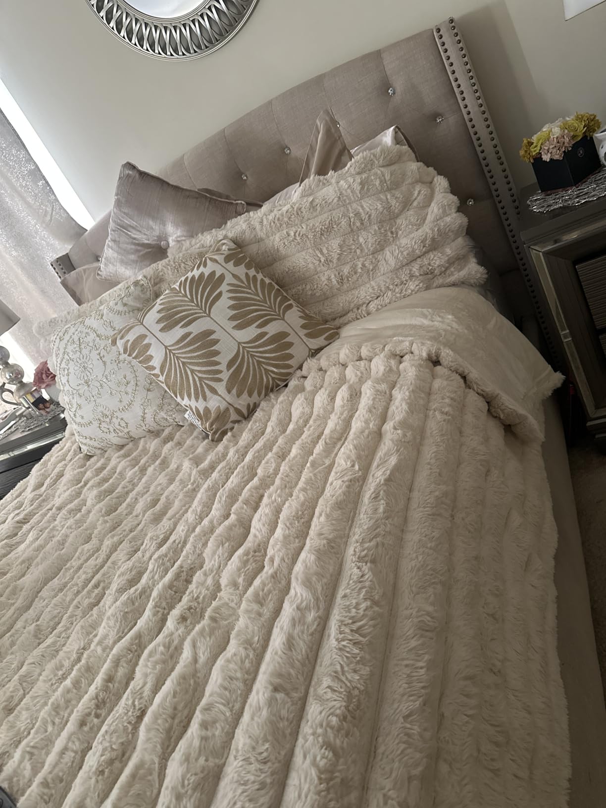 Bedsure Faux Fur Queen Comforter Set - Black Fluffy Comforter Queen Size, Soft and Cozy Shaggy Winter Bedding Comforter Sets, Warm Luxury Fuzzy Bed Set 3 Pieces, 1 Comforter and 2 Pillowcases - Customer Photo 1