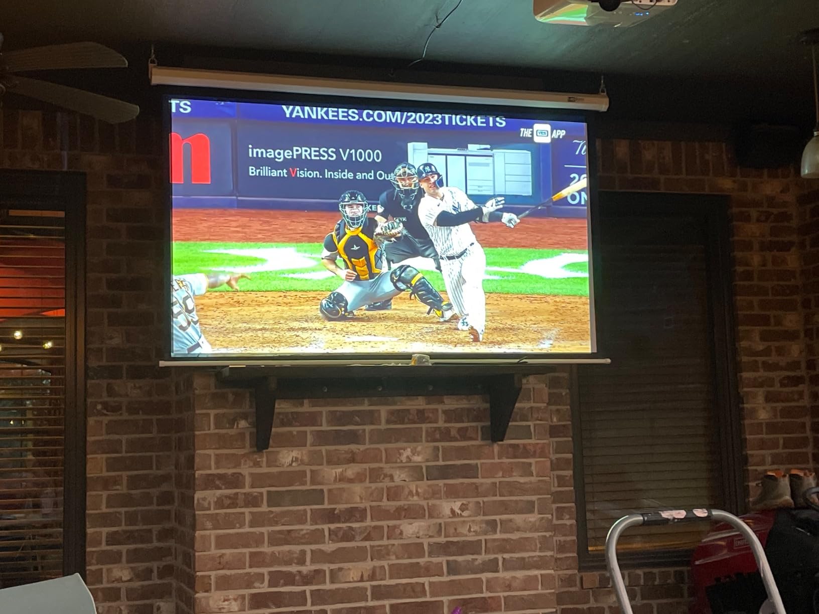 Epson Home Cinema 980 3-Chip 3LCD 1080p Projector, 4,000 Lumens Color and White Brightness, Streaming/Gaming/Home Theater, Built-In Speaker, Auto Picture Skew, 16000:1 Contrast, 2 HDMI Ports - Customer Photo 1