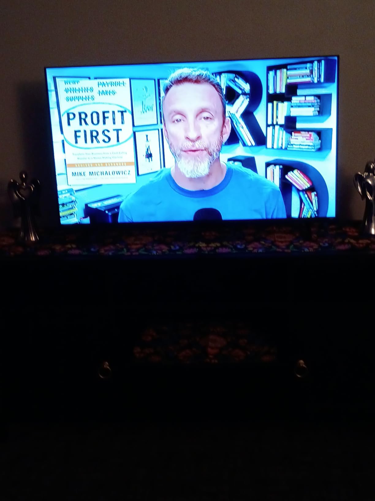 Hisense 32-Inch Class A4 Series HD Smart Fire TV (32A4HNF) - Full Array LED, HDR10, DTS Virtual: X, Slim Bezel Design, Alexa Built-in - Customer Photo 1