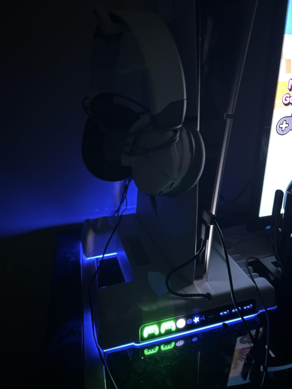 PS5/Slim/Pro Stand and Cooling Station with LED Controller Charging Station for PlayStation 5 Console, Controller Charger, Cooling Stand, PS5/Slim/Pro Accessories Kit with 3 Level Cooler Fan Customer Review PS5/Slim/Pro Stand and Cooling Station with LED Controller Charging Station for PlayStation 5 Console, Controller Charger, Cooling Stand, PS5/Slim/Pro Accessories Kit with 3 Level Cooler Fan - Customer Photo 1