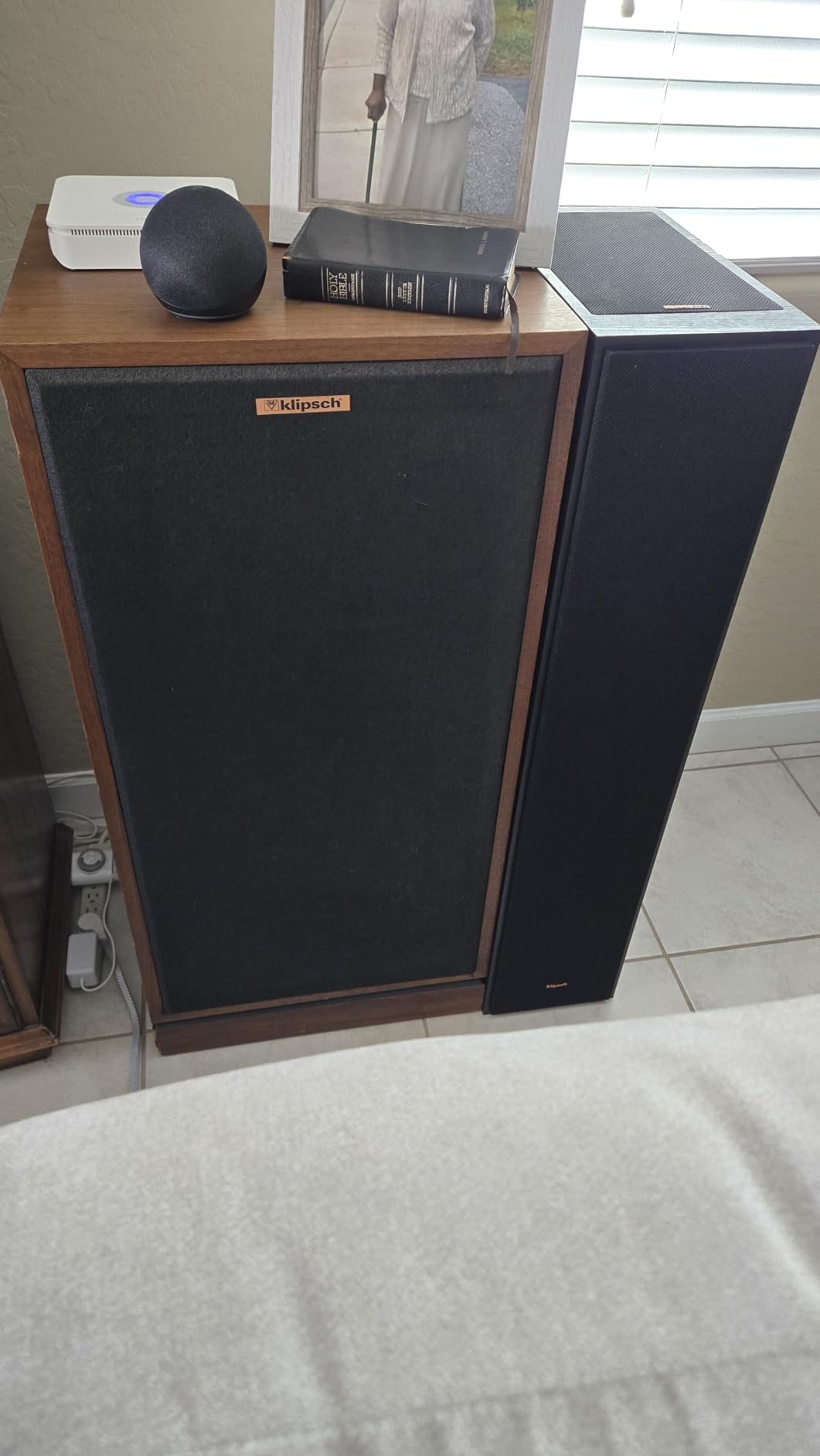 Klipsch Reference 5.2 Home Theater System, Bundle 2X R-625FA Floorstanding 2X R-12SW Subwoofer, R-52C Center, R-41M Bookshelf Speakers, and Denon AVR-S770H 7.2-Channel 8K Network AV Receiver - Customer Photo 2