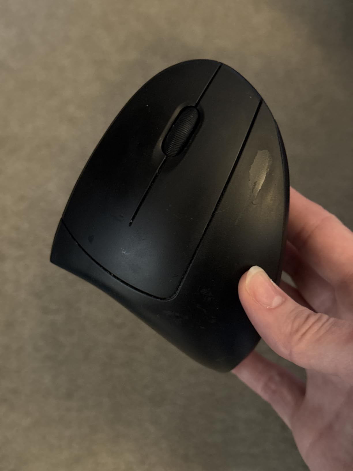 Anker 2.4G Wireless Vertical Ergonomic Optical Mouse for Work, Multi-Device Connectivity, 800/1200 /1600 DPI, 5 Buttons for Laptop, Desktop, PC, MacBook - Black - Customer Photo 1