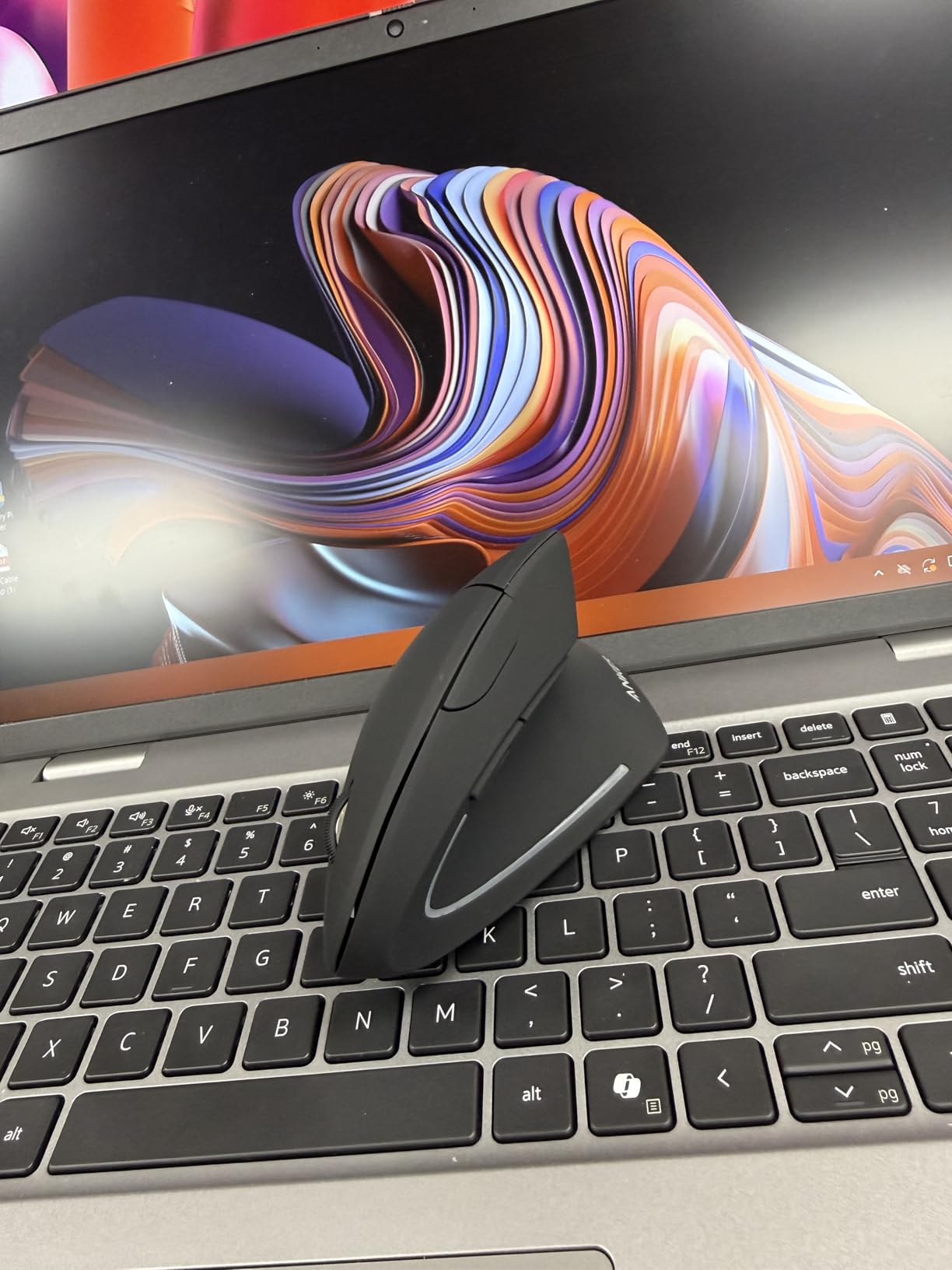 Anker 2.4G Wireless Vertical Ergonomic Optical Mouse for Work, Multi-Device Connectivity, 800/1200 /1600 DPI, 5 Buttons for Laptop, Desktop, PC, MacBook - Black - Customer Photo 2