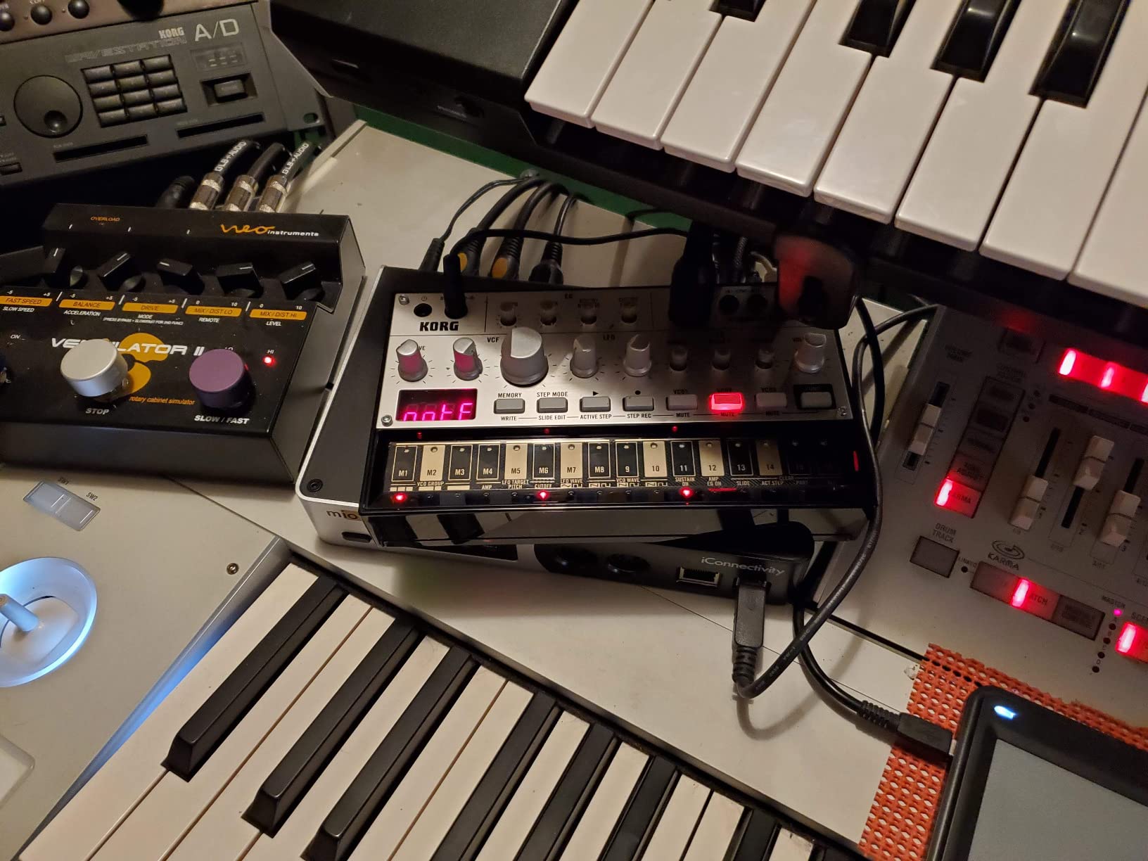 Korg Volca Bass Analog Synthesizer w/Three Oscillators and 16-step Sequencer Customer Review Korg Volca Bass Analog Synthesizer w/Three Oscillators and 16-step Sequencer - Customer Photo 2