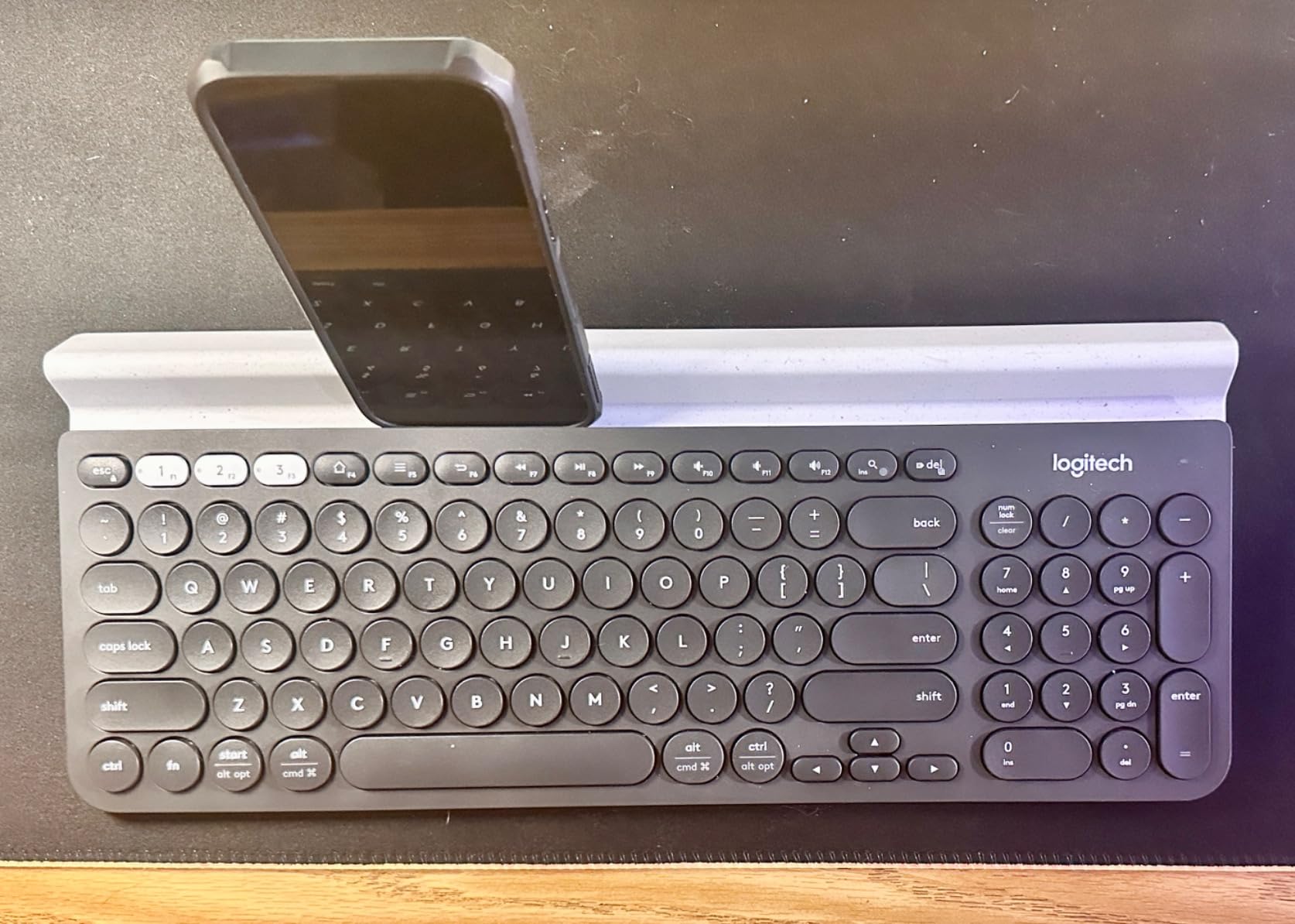 Logitech K780 Multi-Device Wireless Keyboard for Computer, Phone and Tablet – Flow Cross-Computer Control Compatible - Speckles, White - Customer Photo 2