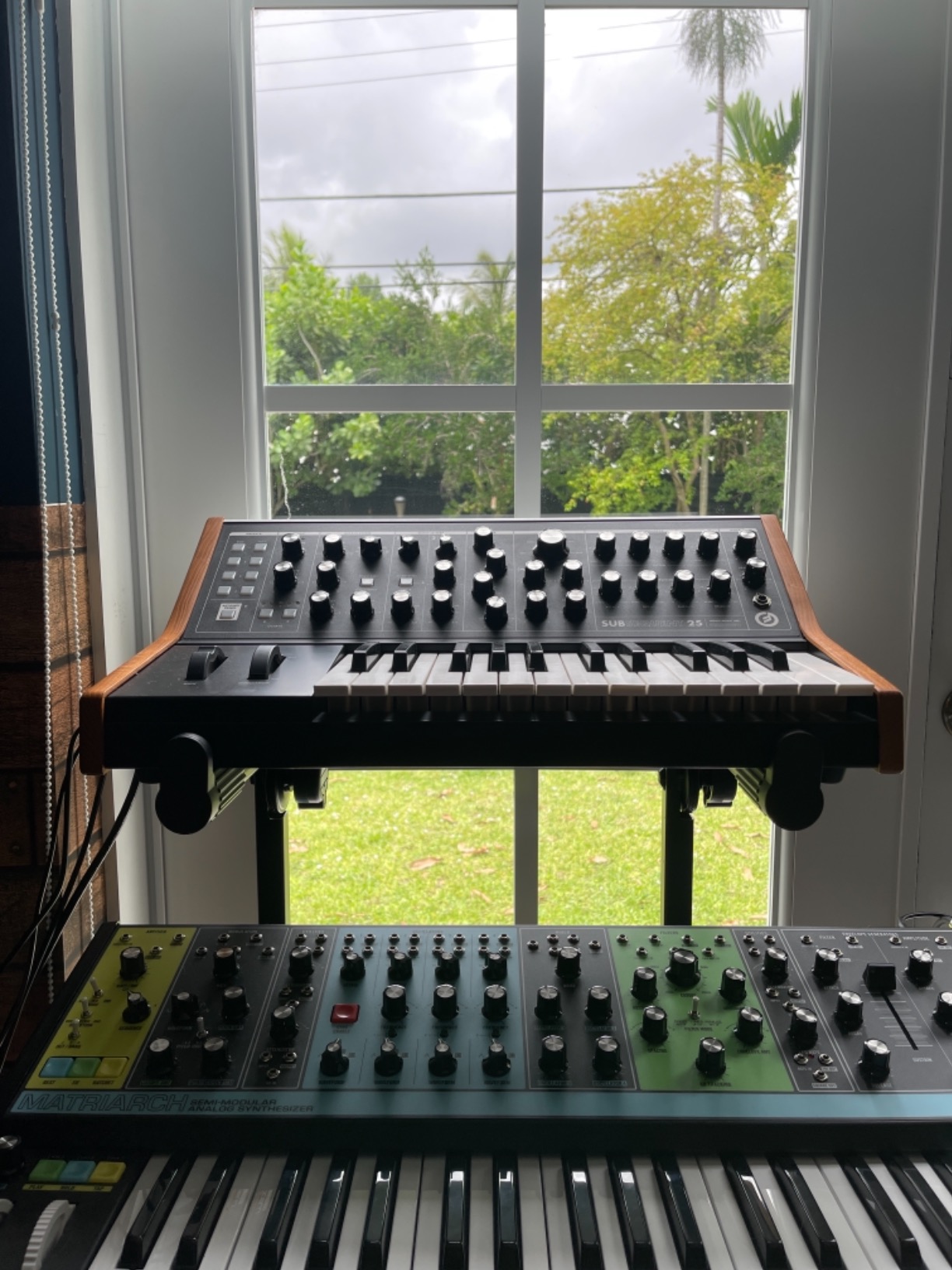 MOOG Subsequent 37 Paraphonic Analog Synthesizer and MIDI Keyboard with 37 Semi Weighted Keys, Headphone Amp, 256 Presets, Screen and Software Editor Customer Review MOOG Subsequent 37 Paraphonic Analog Synthesizer and MIDI Keyboard with 37 Semi Weighted Keys, Headphone Amp, 256 Presets, Screen and Software Editor - Customer Photo 1