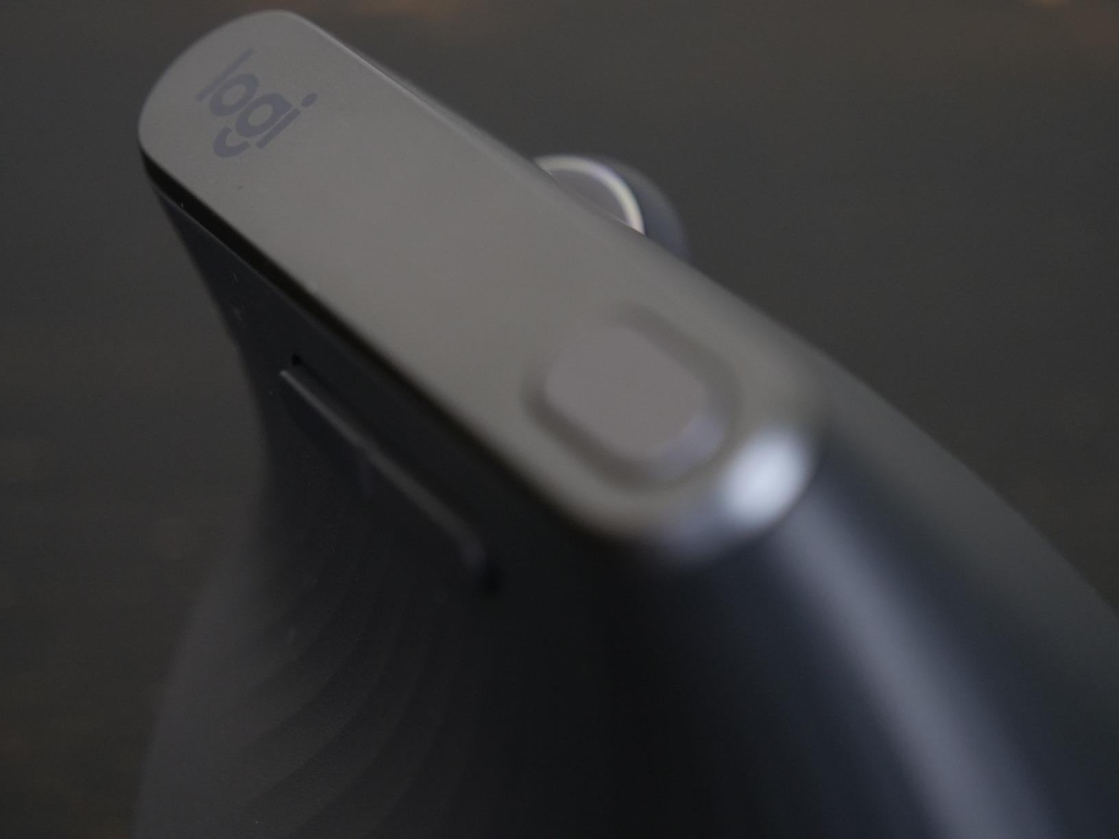 Logitech MX Vertical Wireless Mouse – Ergonomic Design Reduces Muscle Strain, Move Content Between 3 Windows and Apple Computers, Rechargeable, Graphite - Customer Photo 2