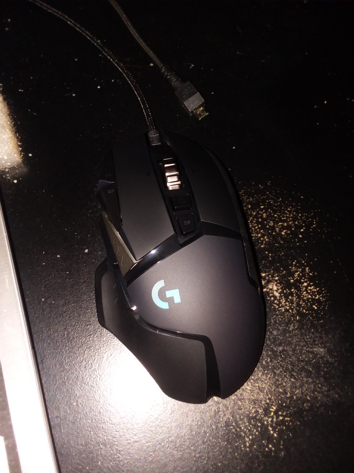 Logitech G502 Hero High Performance Wired Gaming Mouse, Hero 25K Sensor, 25,600 DPI, RGB, Adjustable Weights, 11 Buttons, On-Board Memory, PC/Mac - Customer Photo 2