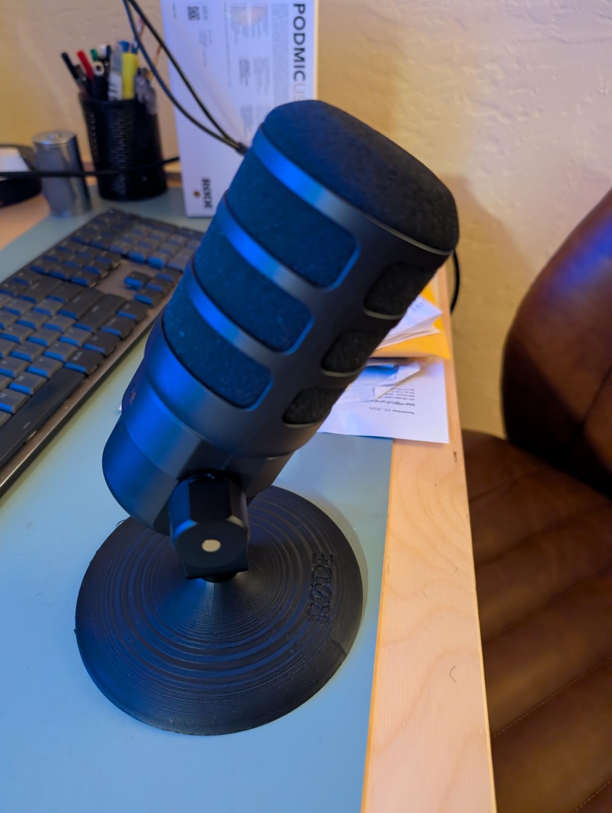 RØDE PodMic Cardioid Dynamic Broadcast Microphone with Integrated Swing Mount for Podcasting, Streaming, Gaming, and Voice Recording, Black - Customer Photo 1