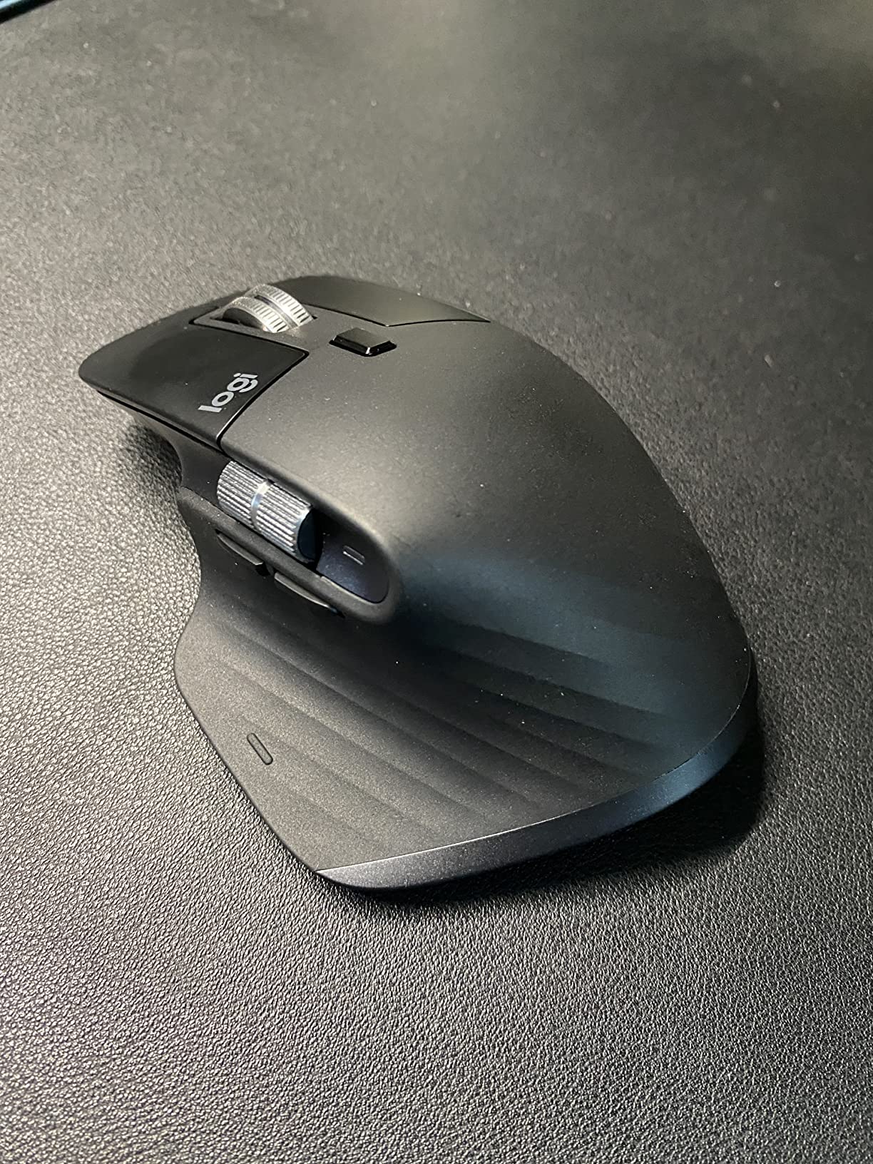 Logitech MX Master 3 Mouse - Customer Photo 4