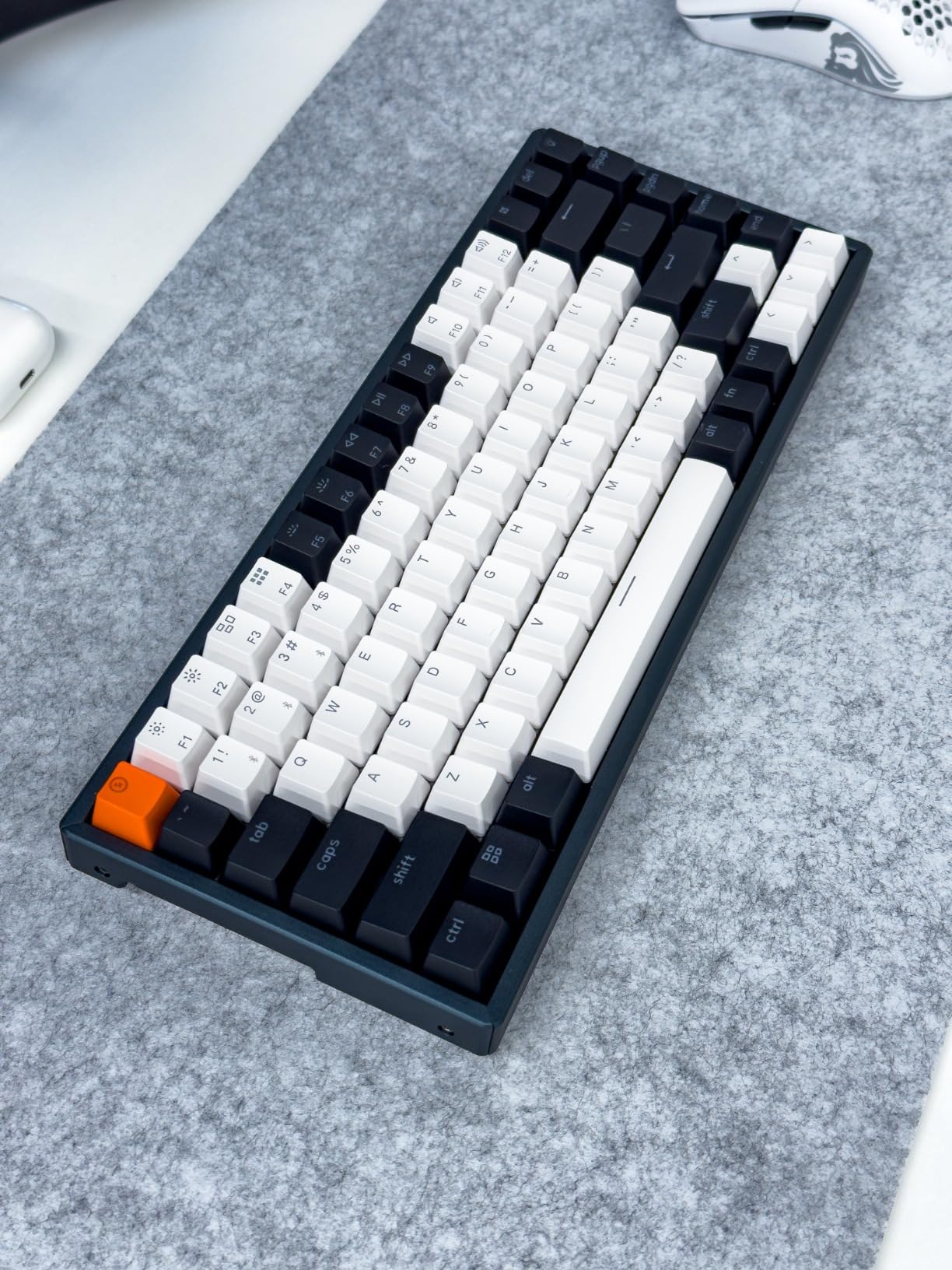 Keychron K2 75% Layout 84 Keys Hot-swappable Bluetooth Wireless/USB Wired Mechanical Keyboard with Gateron G Pro Brown Switch/Double-Shot Keycaps/RGB Backlight/Aluminum Frame for Mac Windows Version 2 Customer Review Keychron K2 75% Layout 84 Keys Hot-swappable Bluetooth Wireless/USB Wired Mechanical Keyboard with Gateron G Pro Brown Switch/Double-Shot Keycaps/RGB Backlight/Aluminum Frame for Mac Windows Version 2 - Customer Photo 1