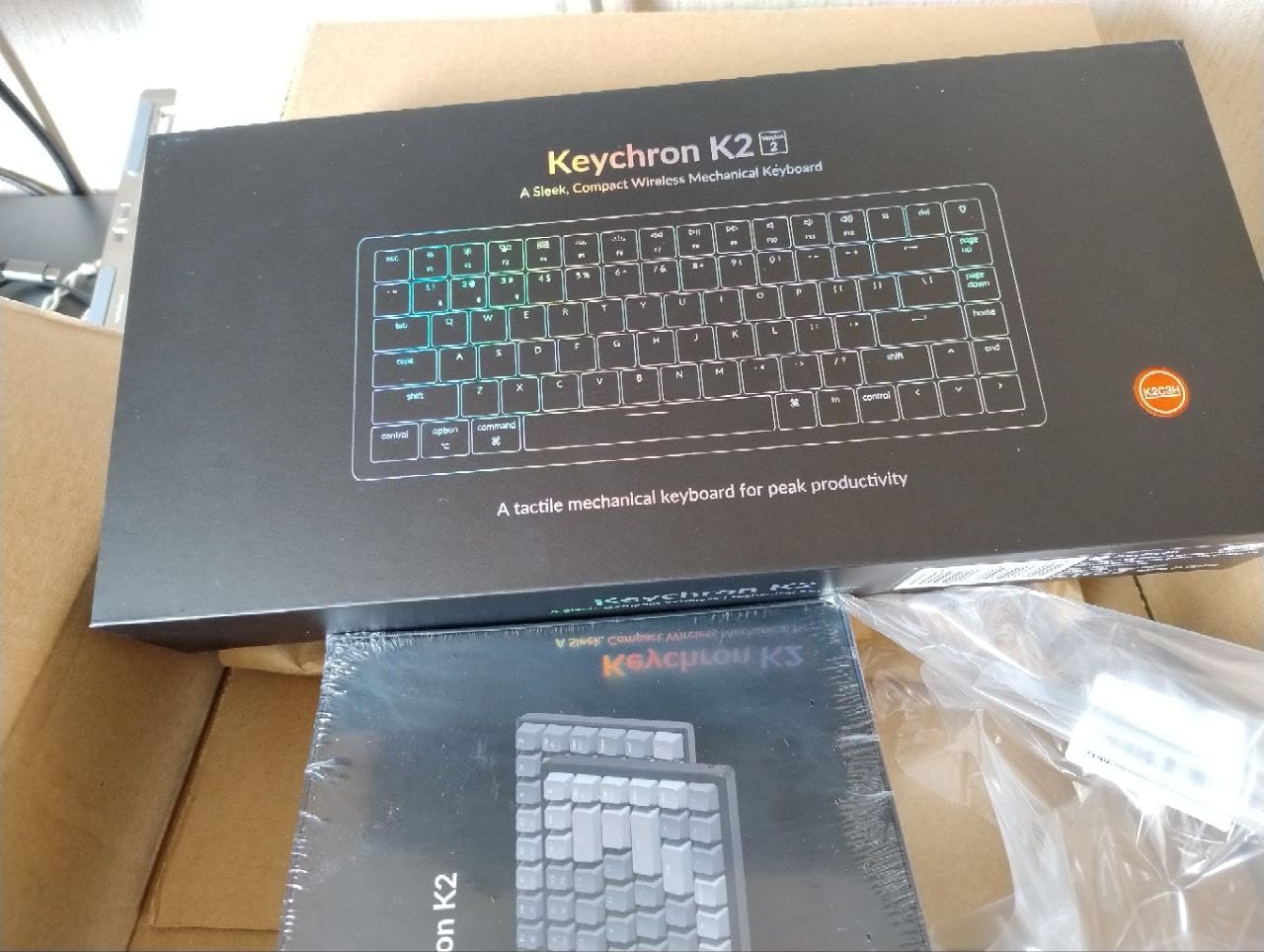 Keychron K2 75% Layout 84 Keys Hot-swappable Bluetooth Wireless/USB Wired Mechanical Keyboard with Gateron G Pro Brown Switch/Double-Shot Keycaps/RGB Backlight/Aluminum Frame for Mac Windows Version 2 Customer Review Keychron K2 75% Layout 84 Keys Hot-swappable Bluetooth Wireless/USB Wired Mechanical Keyboard with Gateron G Pro Brown Switch/Double-Shot Keycaps/RGB Backlight/Aluminum Frame for Mac Windows Version 2 - Customer Photo 3