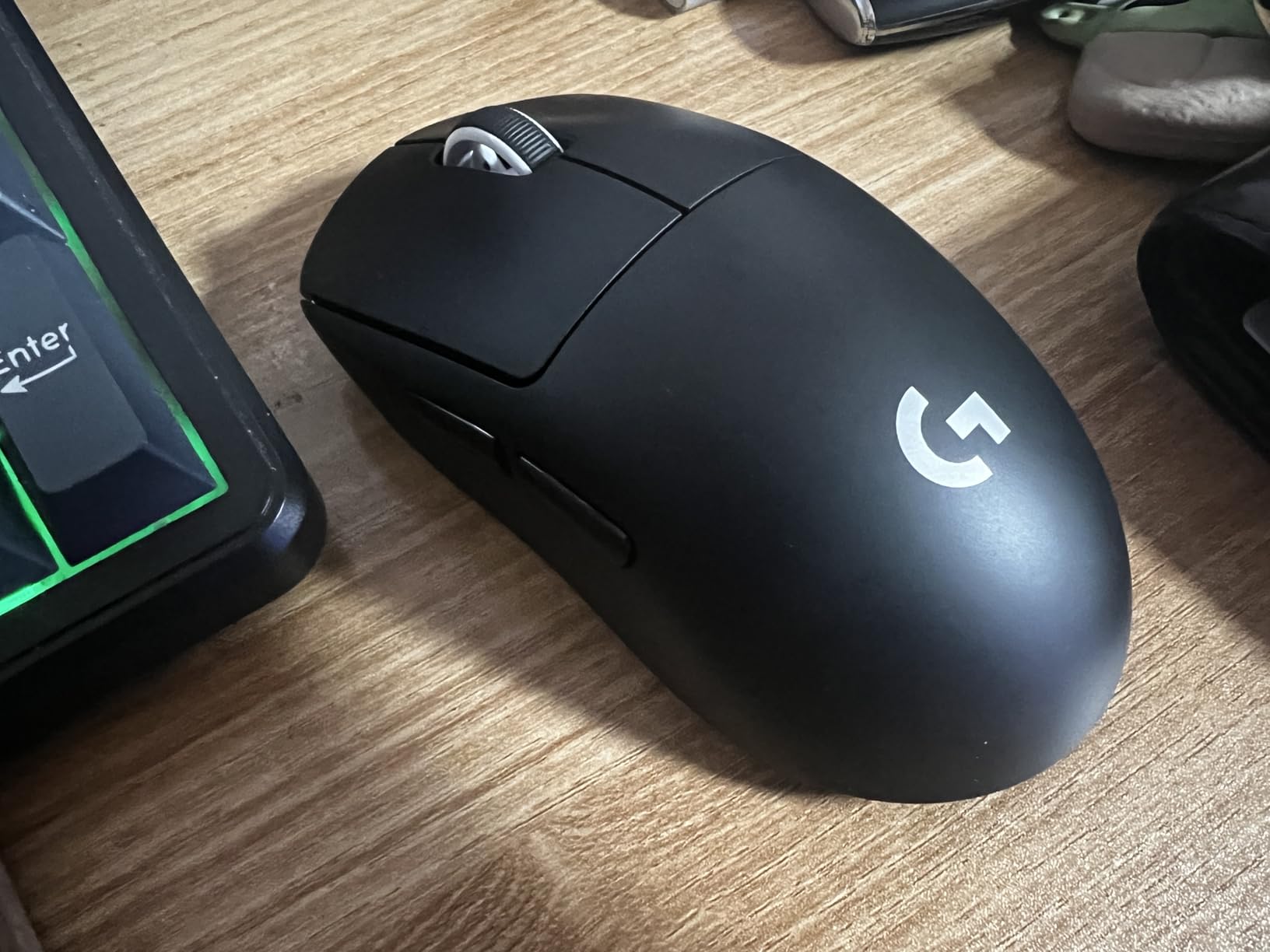 Logitech G PRO X Superlight Wireless Gaming Mouse, Ultra-Lightweight, Hero 25K Sensor, 25,600 DPI, 5 Programmable Buttons, Long Battery Life, Compatible with PC/Mac - Black - Customer Photo 1