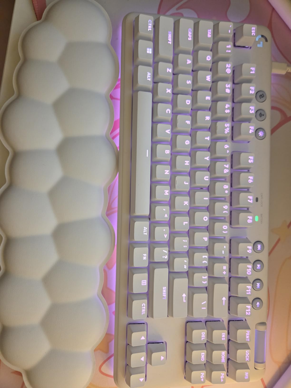 Logitech G715 Wireless Mechanical Gaming Keyboard with LIGHTSYNC RGB, Lightspeed, Tactile Switches (GX Brown), and Keyboard Palm Rest, PC/Mac Compatible - White Mist - Customer Photo 2