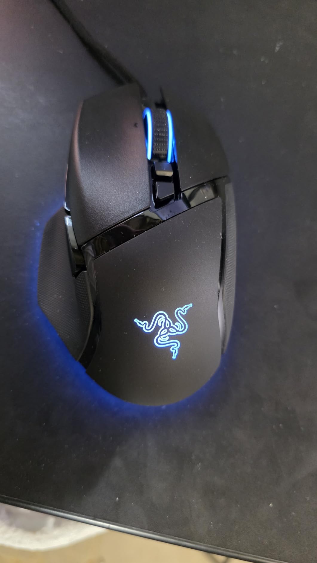 Razer Basilisk V3 Customizable Ergonomic Gaming Mouse: Fastest Gaming Mouse Switch - Chroma RGB Lighting - 26K DPI Optical Sensor - 11 Programmable Buttons - HyperScroll Tilt Wheel - Classic Black - Customer Photo 1