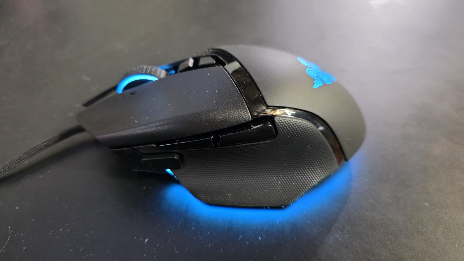 Razer Basilisk V3 Customizable Ergonomic Gaming Mouse: Fastest Gaming Mouse Switch - Chroma RGB Lighting - 26K DPI Optical Sensor - 11 Programmable Buttons - HyperScroll Tilt Wheel - Classic Black - Customer Photo 2