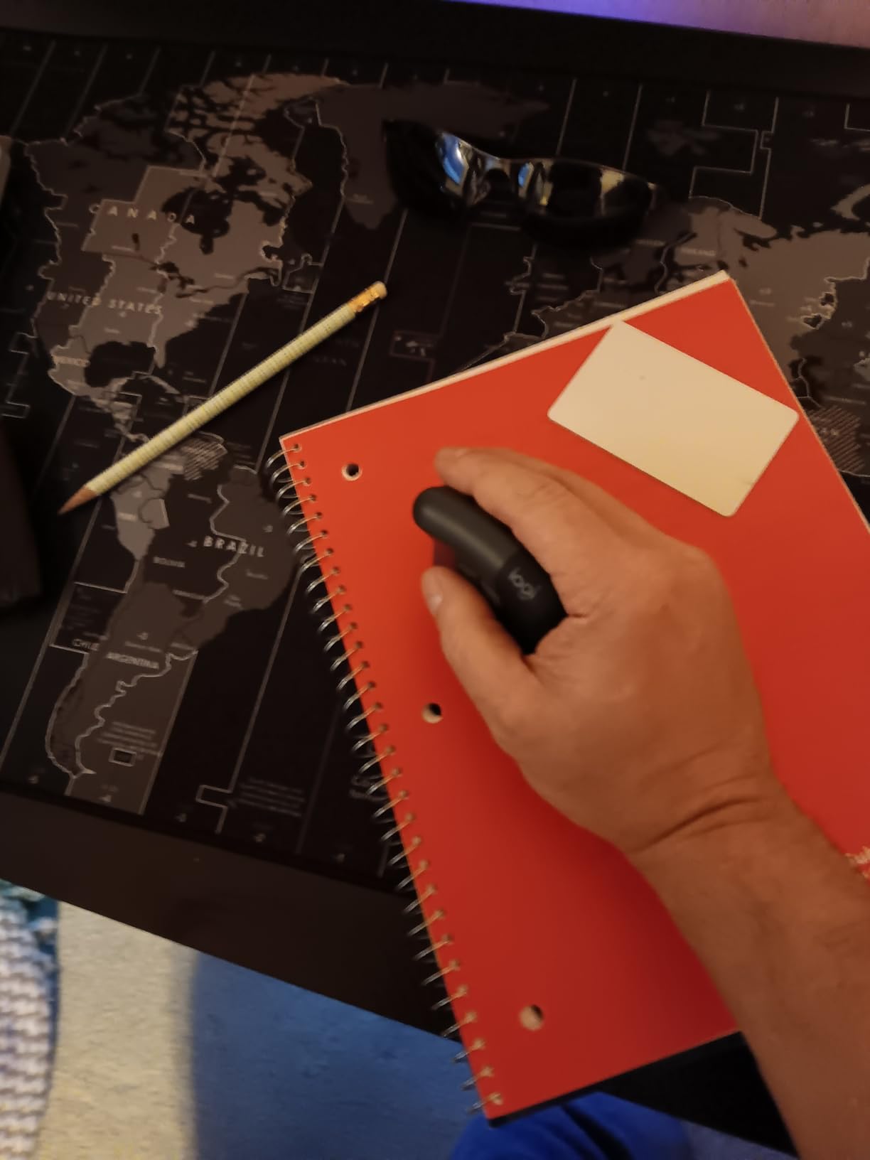 Logitech Lift Vertical Ergonomic Mouse, Wireless Bluetooth or USB Receiver, Quiet Clicks, 4 Buttons, Right Hand Wireless Mouse, Windows/macOS/iPadOS, Laptop, PC - Graphite - Customer Photo 2