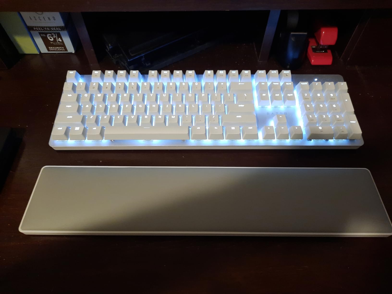 Razer Pro Type Ultra Wireless Mechanical Keyboard: Silent, Linear Switches - Ergonomic Design - HyperSpeed Technology - Connect up to 4 Devices - Fully Programmable Keys & Smart Controls - Customer Photo 1