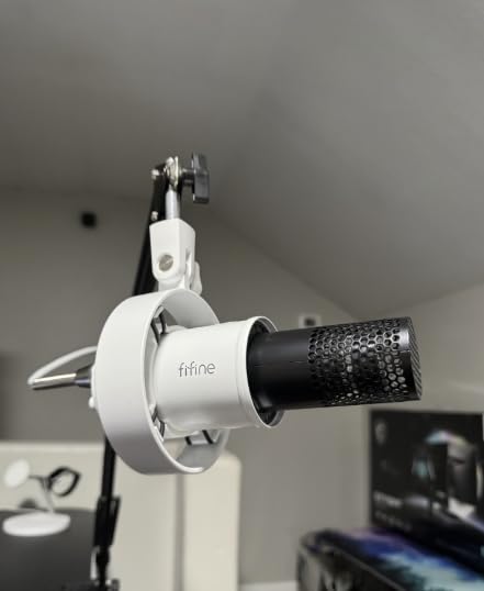 FIFINE Dynamic Microphone, XLR/USB Podcast Recording PC Microphone for Vocal Voice-Over Streaming, Studio Metal Mic with Mute, Headphone Jack, Monitoring Volume Control, Windscreen-Amplitank K688 - Customer Photo 2