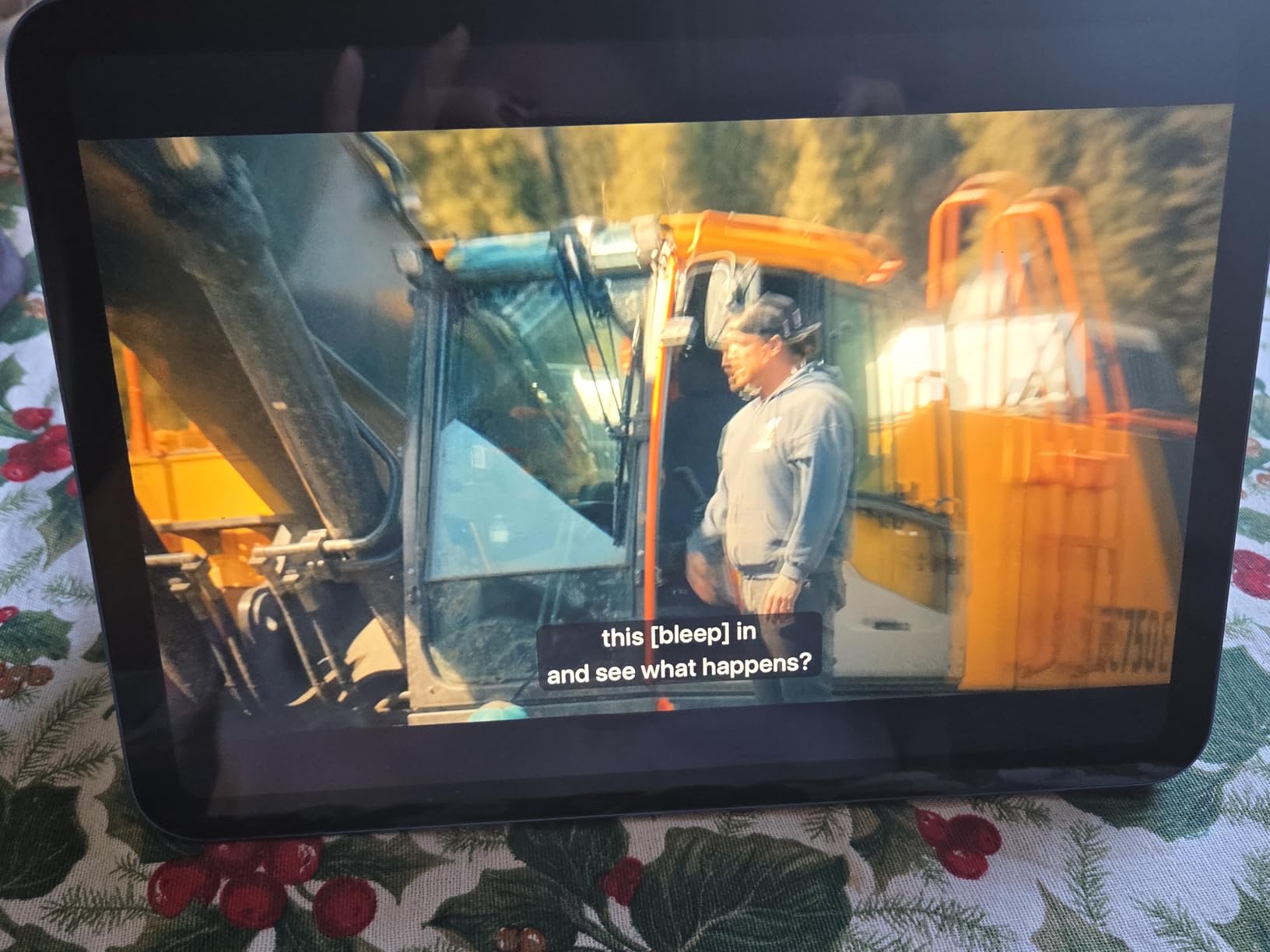 Apple Magic Keyboard Folio: iPad Keyboard & case for iPad (A16&10th Generation),Bluetooth/Smart Connector,Detachable Two-Piece Design That attaches magnetically, Built-in trackpad,US English – White - Customer Photo 1