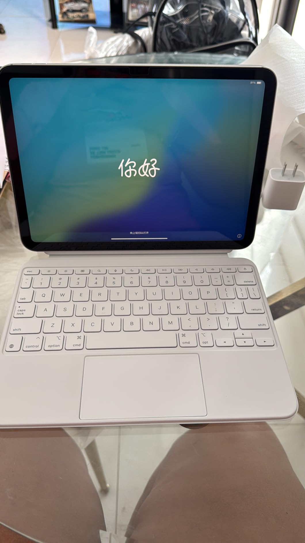 Apple Magic Keyboard Folio: iPad Keyboard & case for iPad (A16&10th Generation),Bluetooth/Smart Connector,Detachable Two-Piece Design That attaches magnetically, Built-in trackpad,US English – White - Customer Photo 2