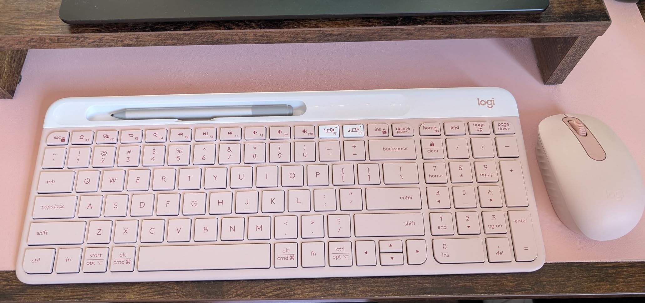 Logitech K585 Multi-Device Slim Wireless Keyboard, Built-in Cradle for Device; for Laptop, Tablet, Desktop, Smartphone, Win/Mac, Bluetooth/Receiver, Compact, Easy Switch, 24 Month Battery - Graphite - Customer Photo 1