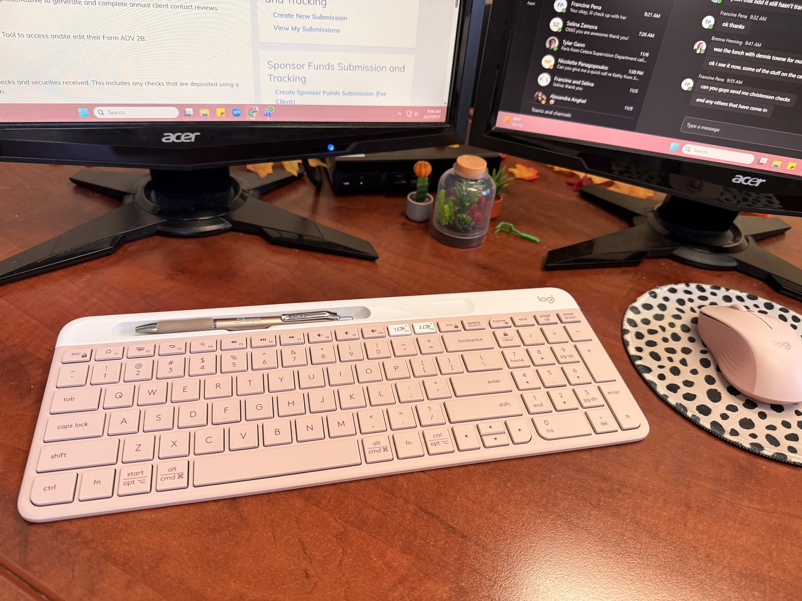 Logitech K585 Multi-Device Slim Wireless Keyboard, Built-in Cradle for Device; for Laptop, Tablet, Desktop, Smartphone, Win/Mac, Bluetooth/Receiver, Compact, Easy Switch, 24 Month Battery - Graphite - Customer Photo 2