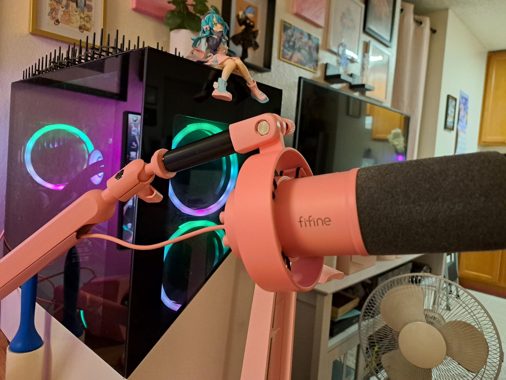 FIFINE Studio XLR Dynamic Microphone, USB PC Podcast Microphone for Streaming Recording, XLR/USB Vocal Mic with Tap-to-Mute, Gain Knob, Headphones Monitoring-Amplitank K688 White - Customer Photo 1